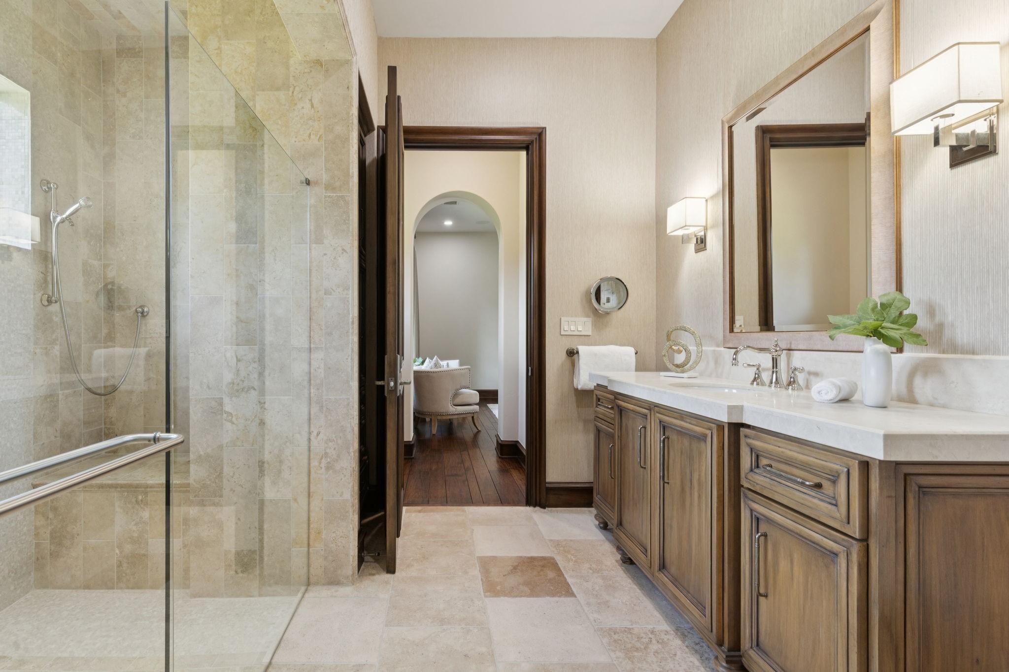 690 S Peytonville Avenue