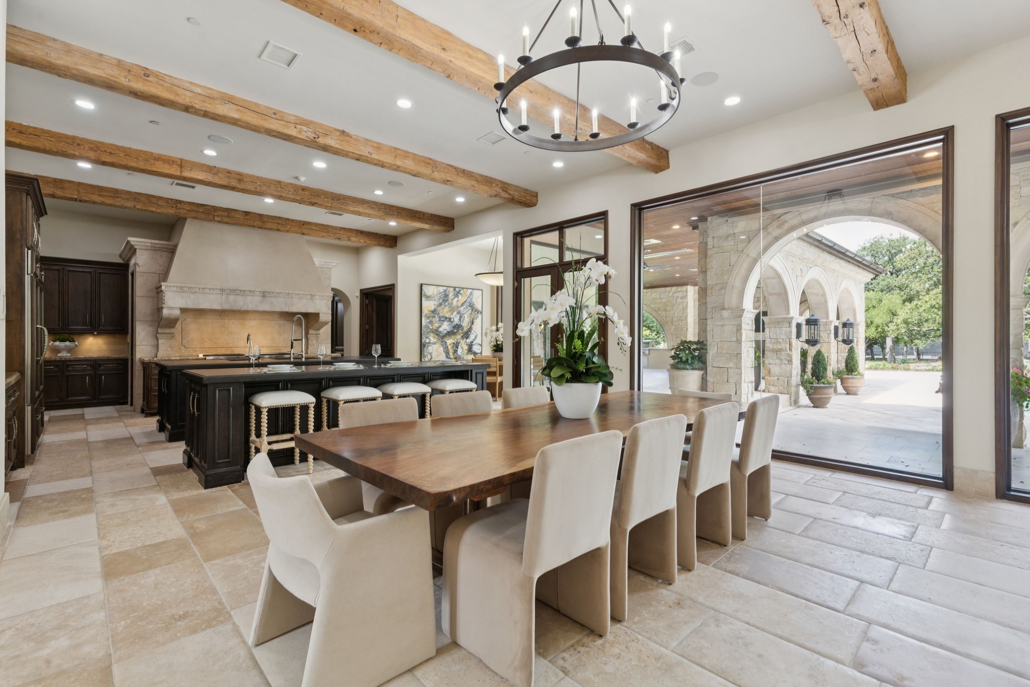 690 S Peytonville Avenue