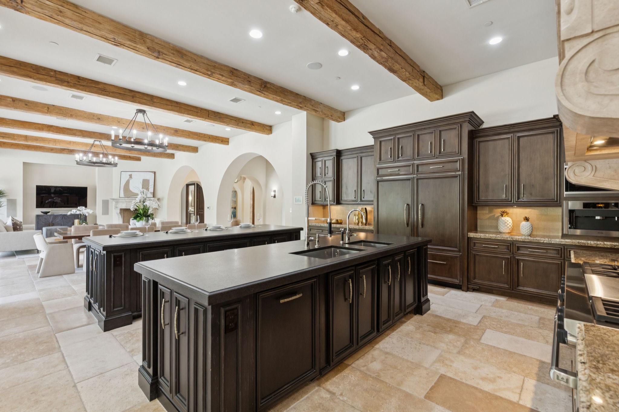 690 S Peytonville Avenue