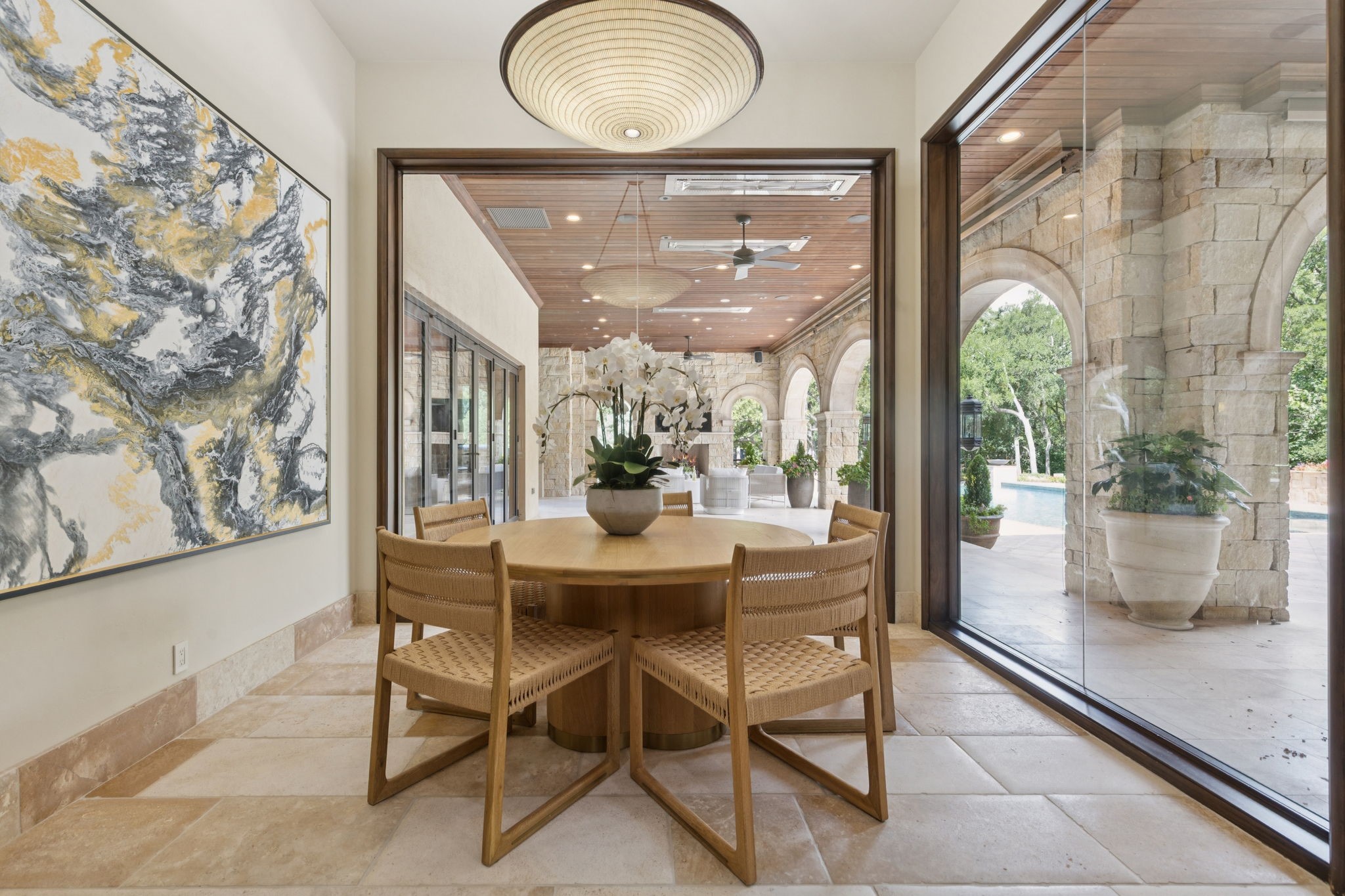 690 S Peytonville Avenue