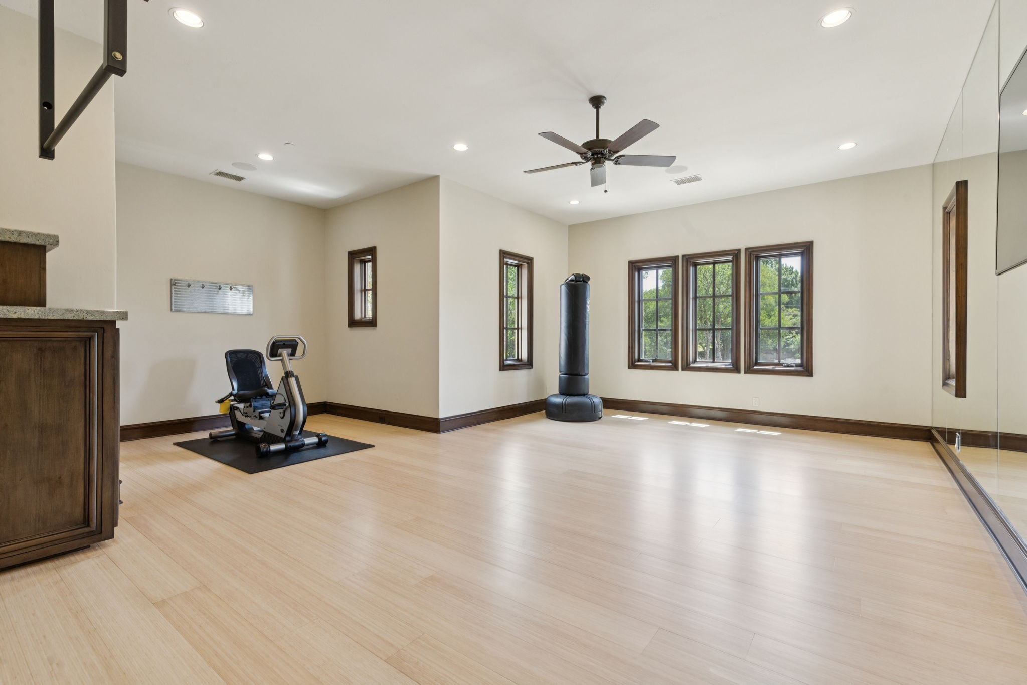 690 S Peytonville Avenue