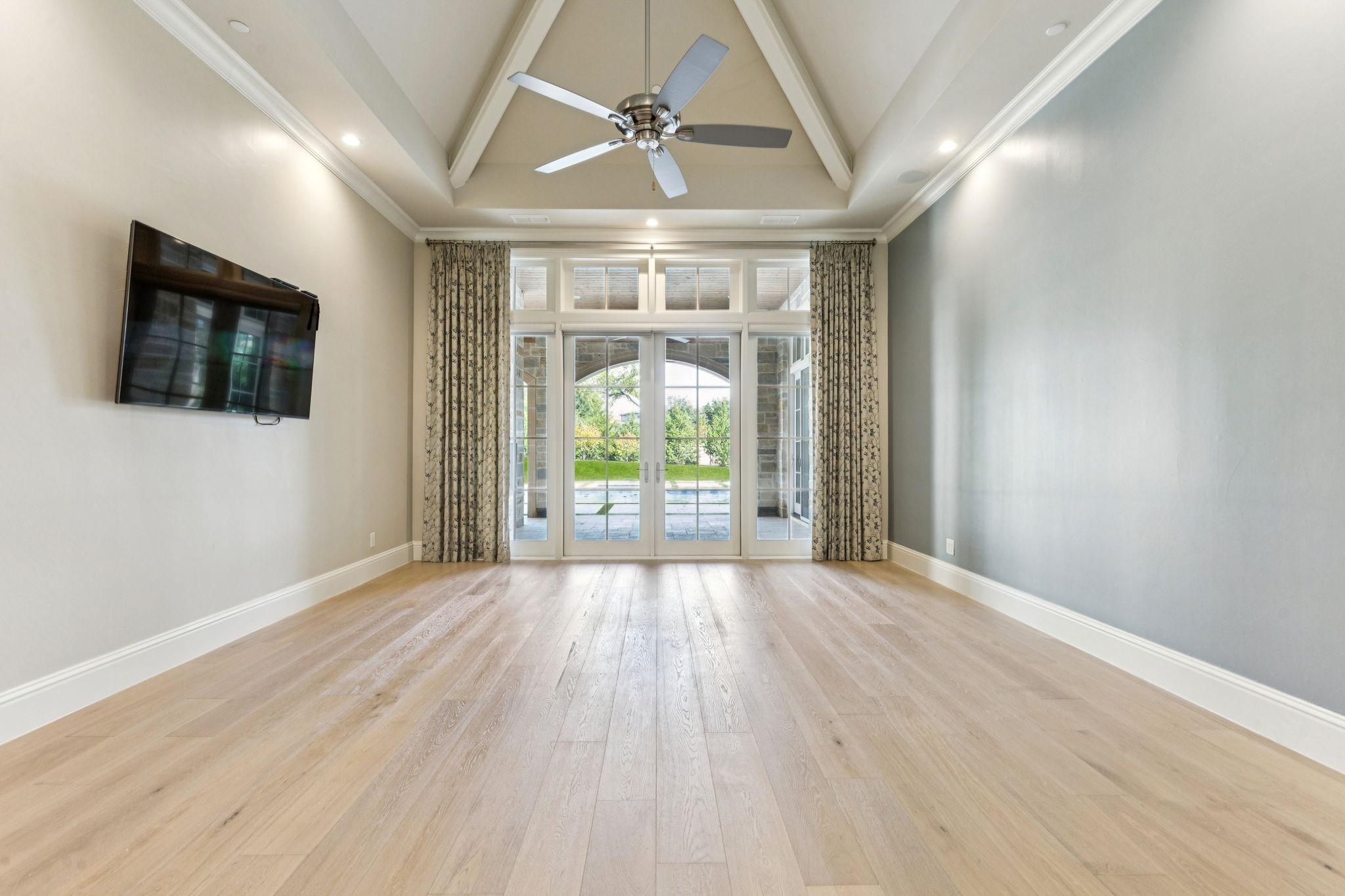 1806 Scenic Circle