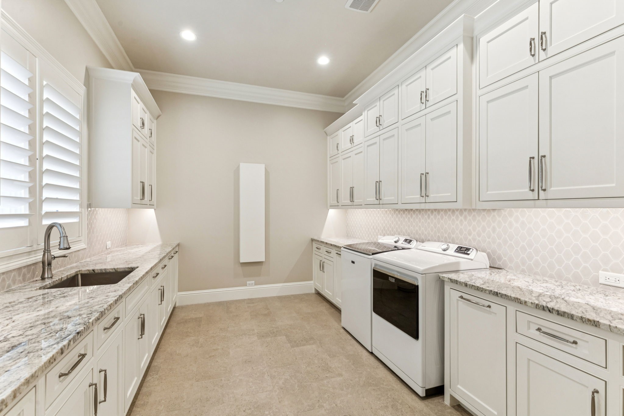 1806 Scenic Circle