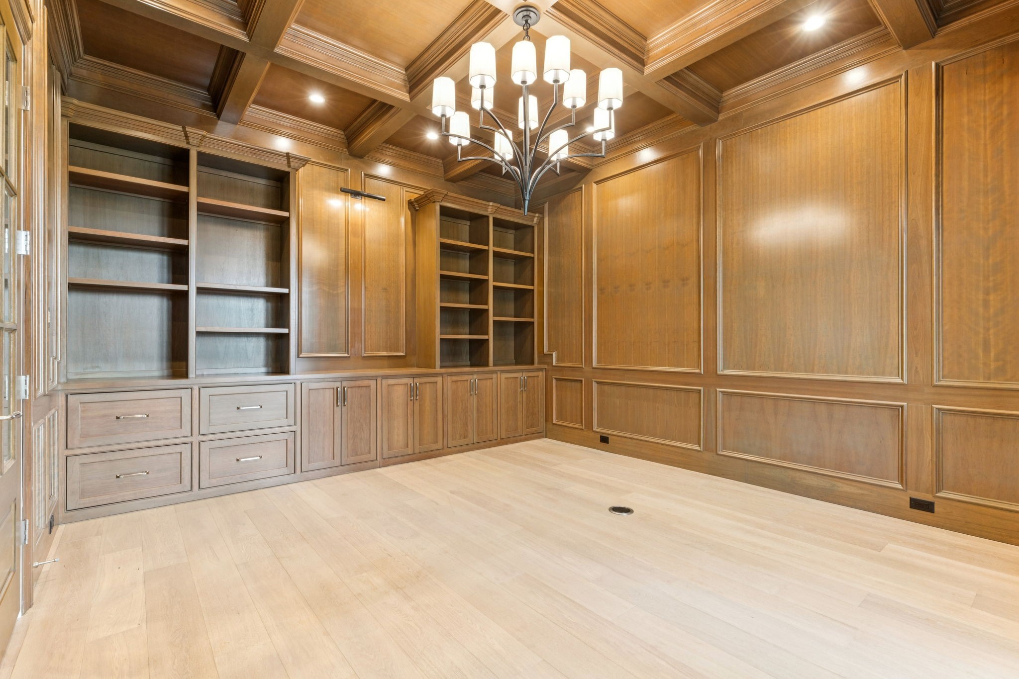 1806 Scenic Circle