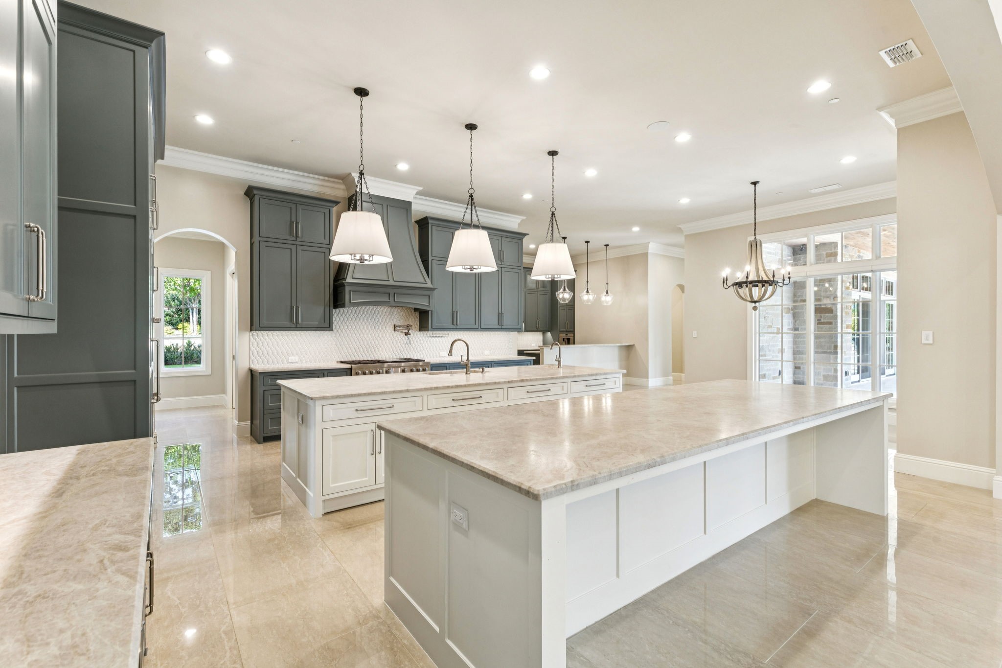 1806 Scenic Circle