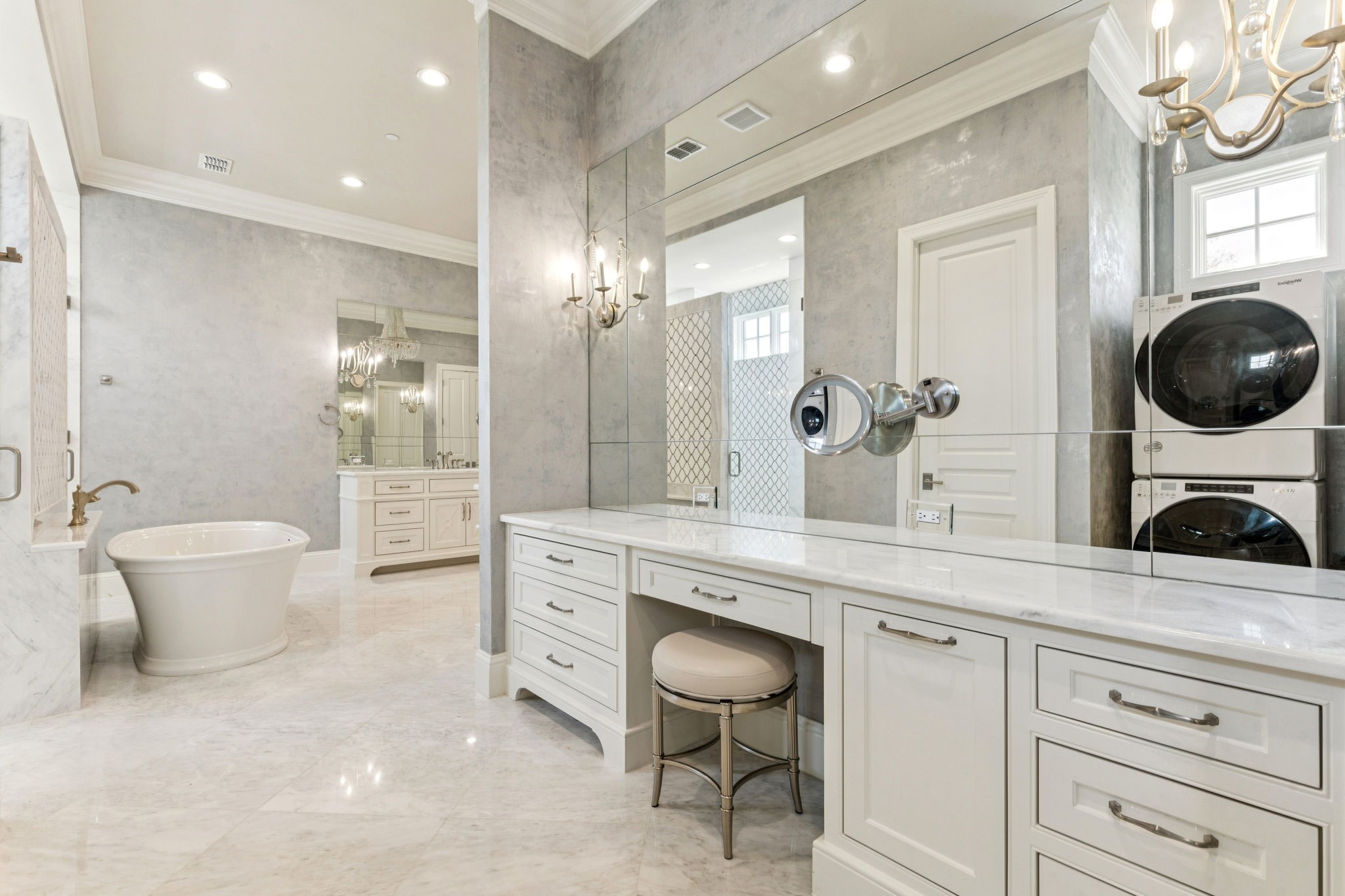 1806 Scenic Circle