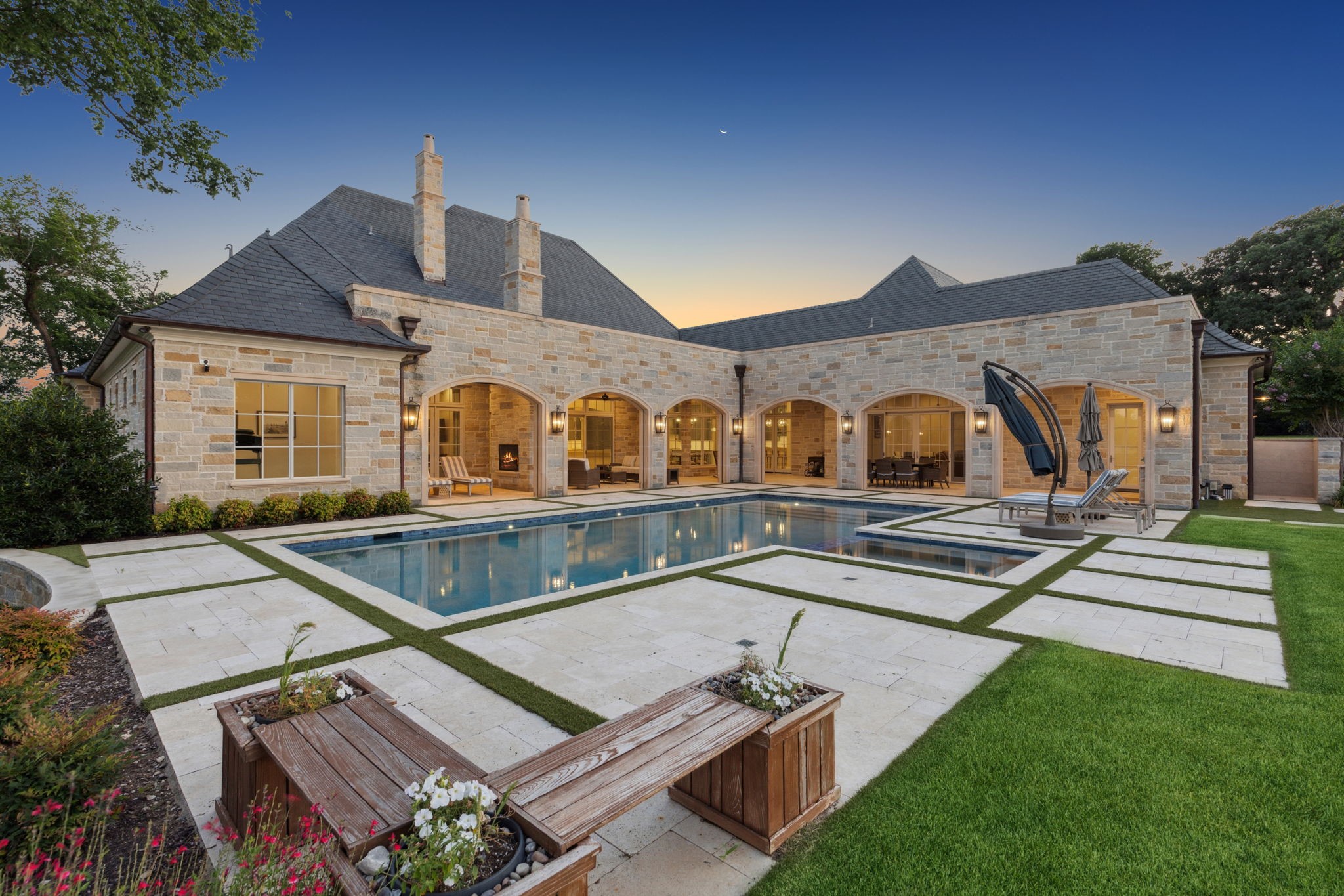 1806 Scenic Circle