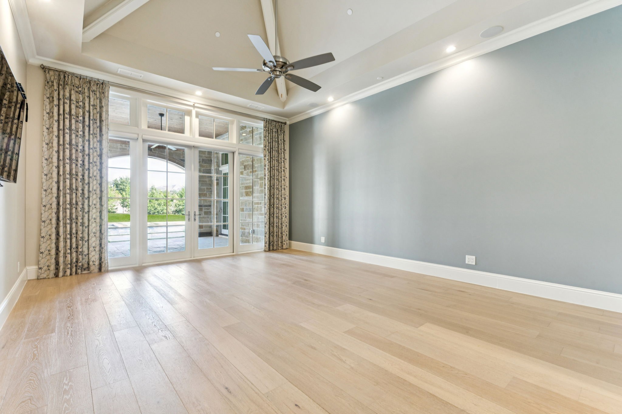 1806 Scenic Circle