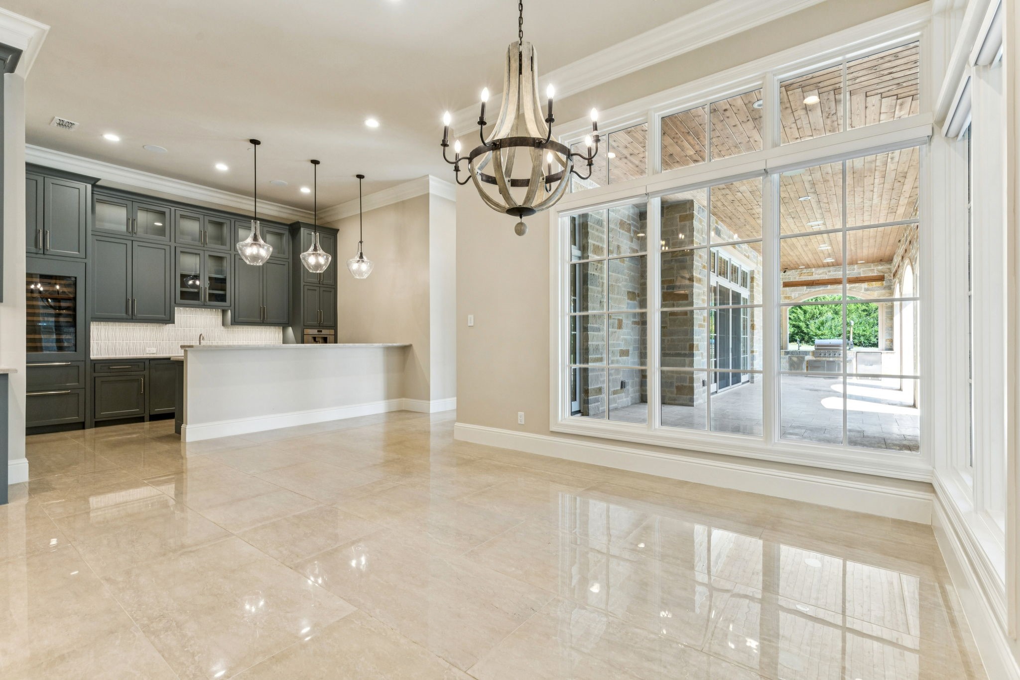 1806 Scenic Circle