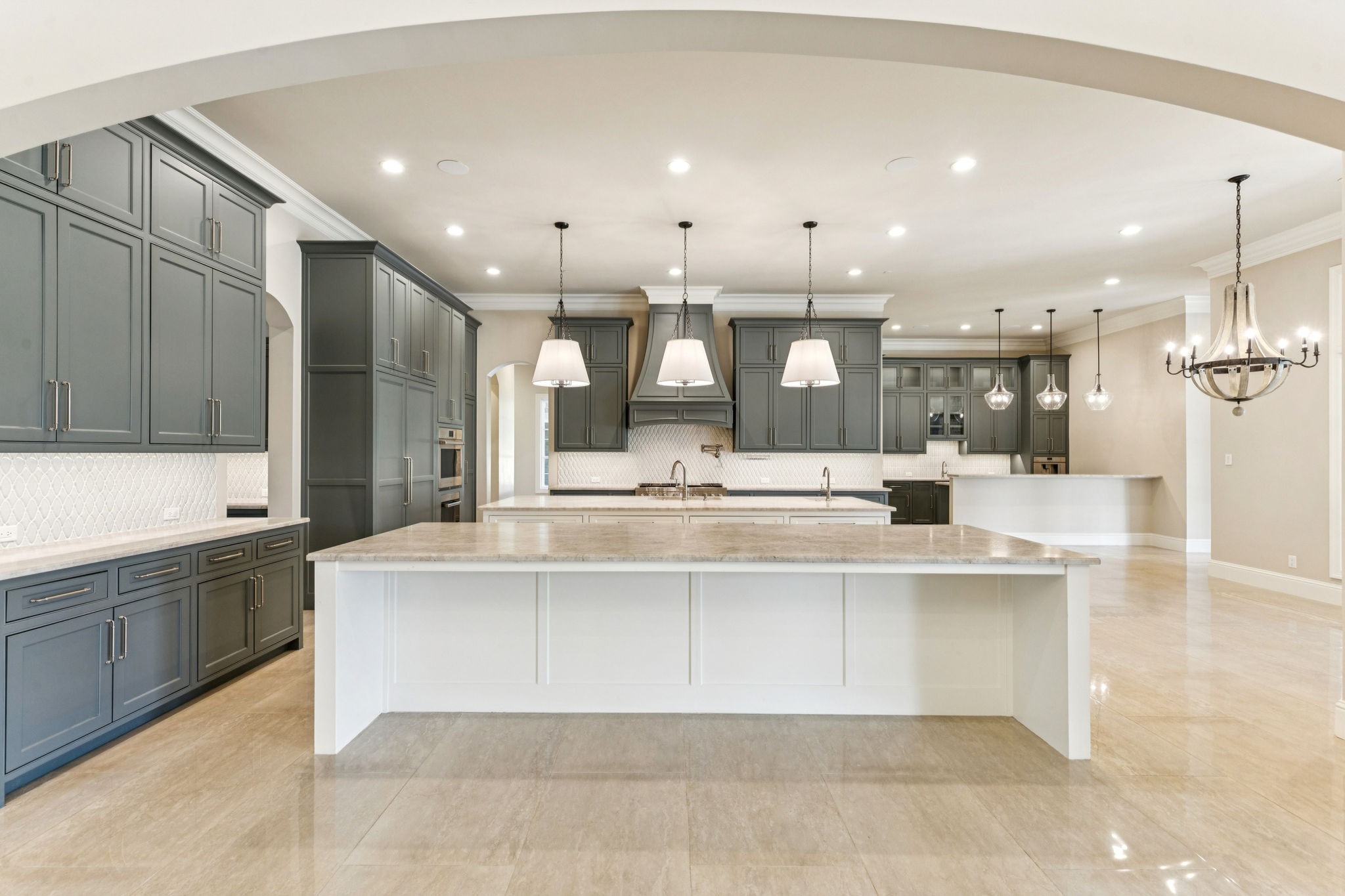 1806 Scenic Circle