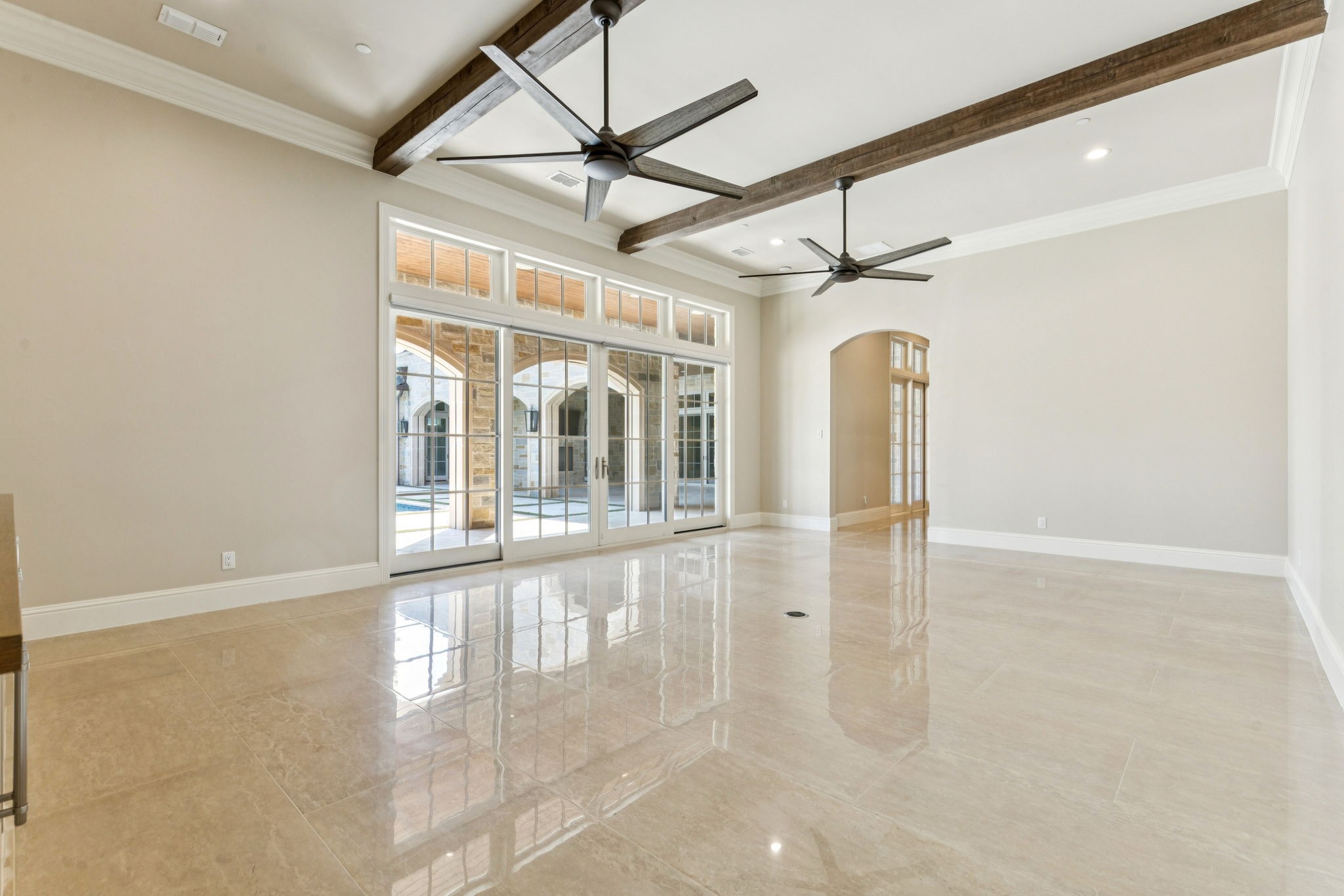 1806 Scenic Circle