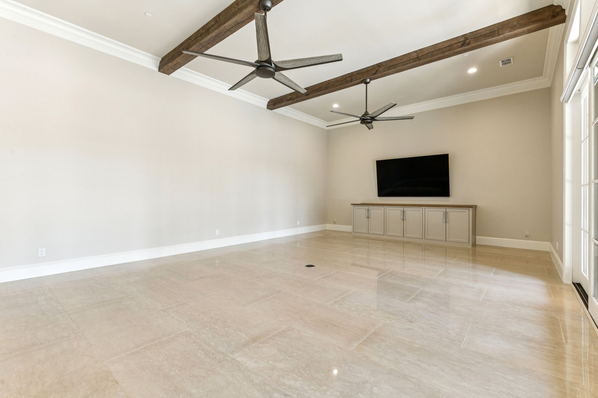 1806 Scenic Circle