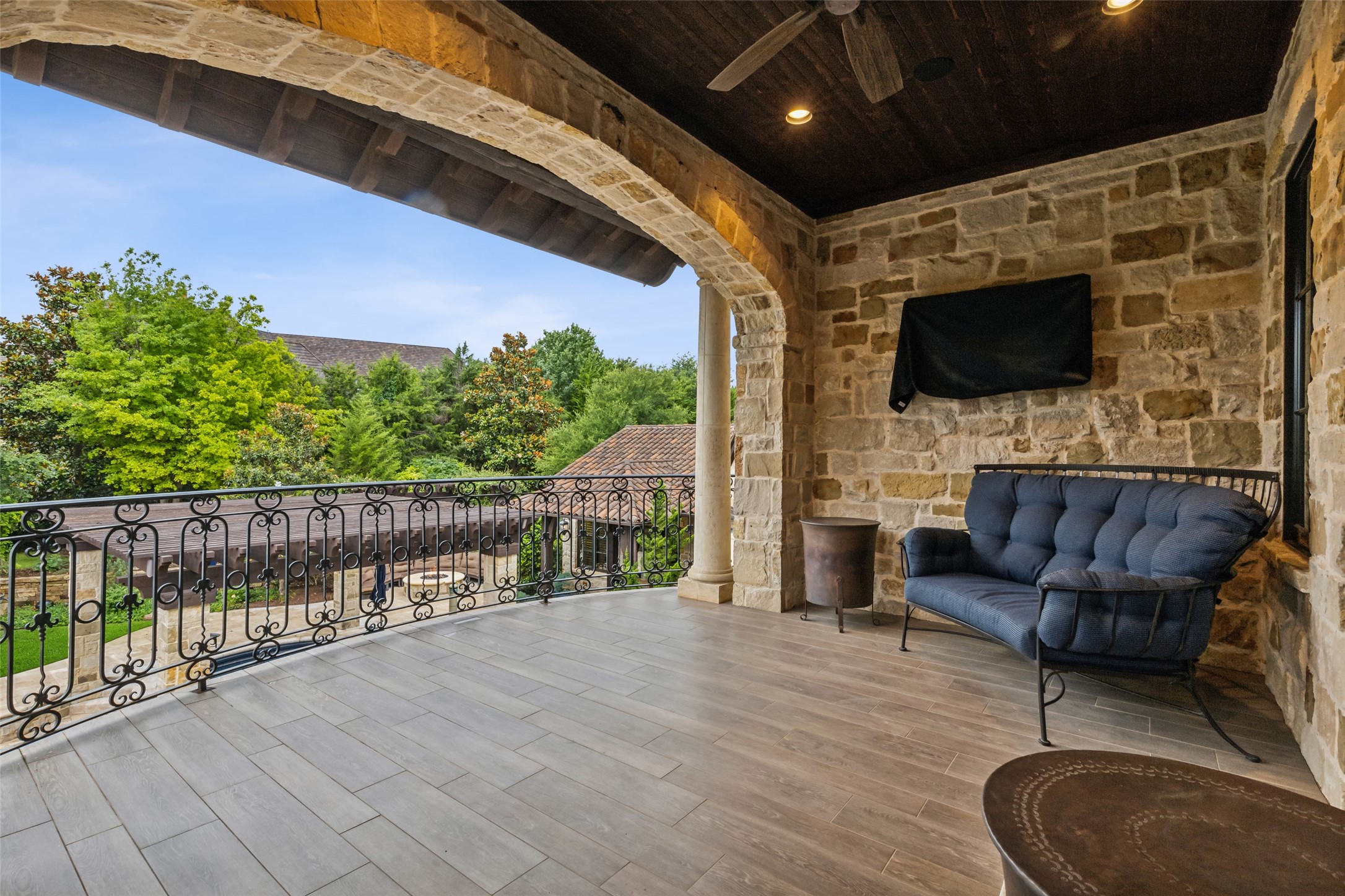 1121 Post Oak Place