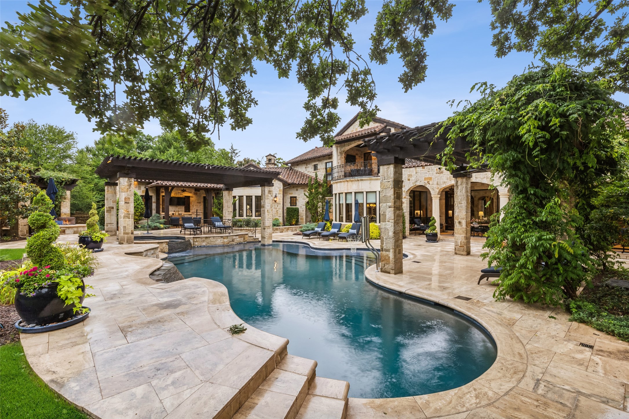1121 Post Oak Place