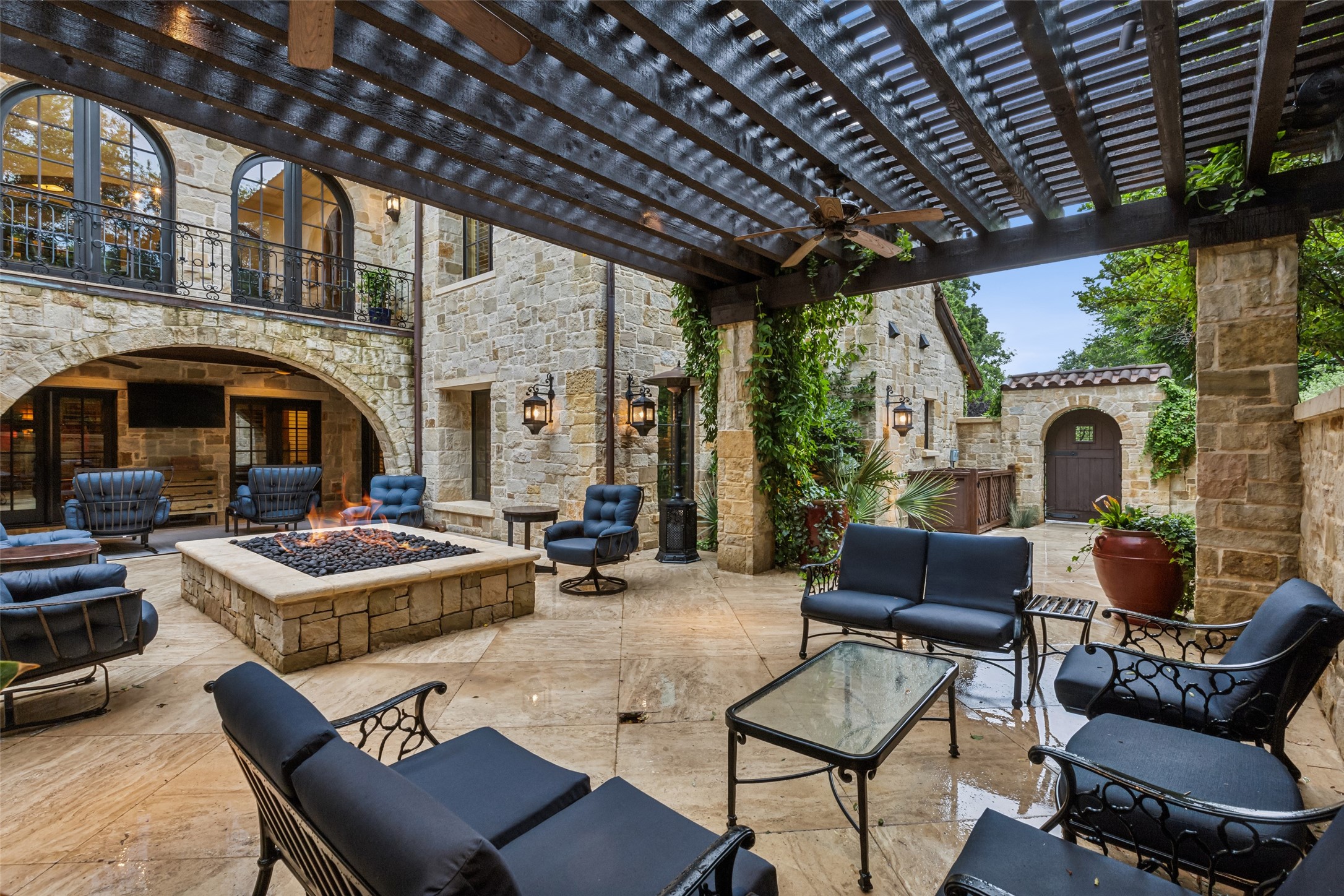 1121 Post Oak Place