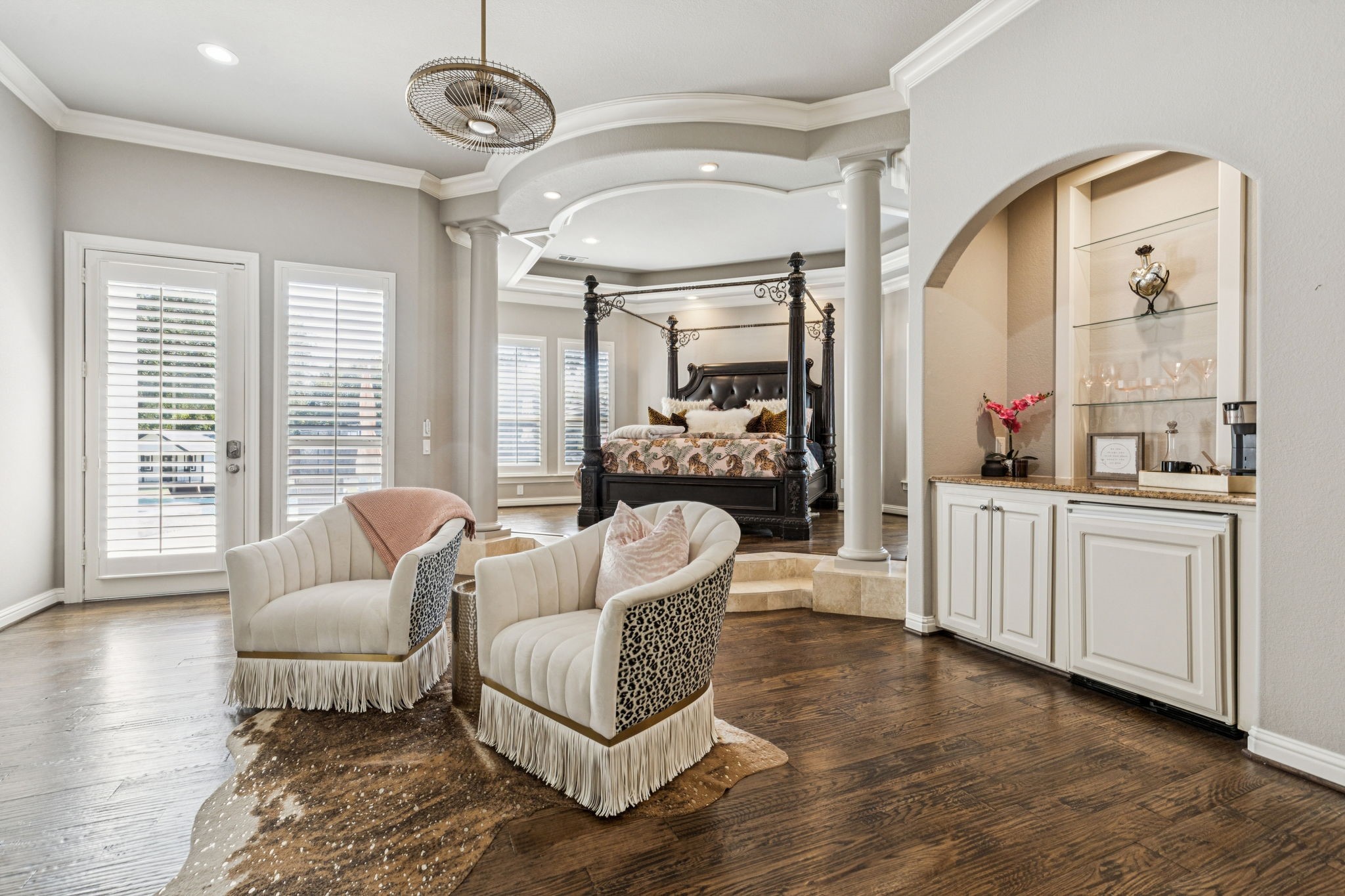 351 S White Chapel Boulevard