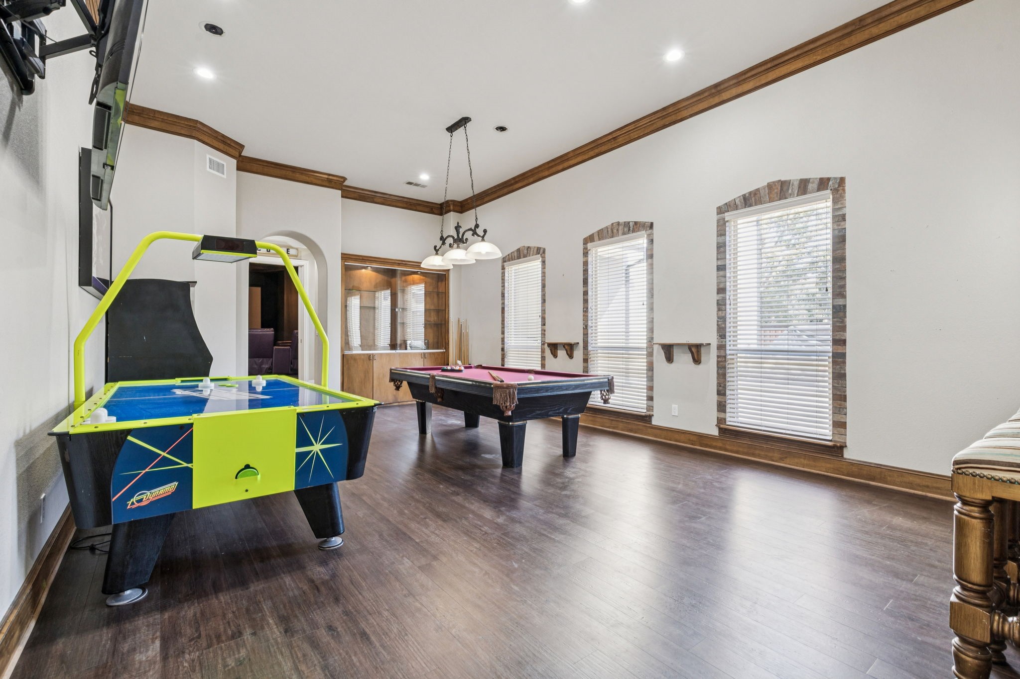 351 S White Chapel Boulevard