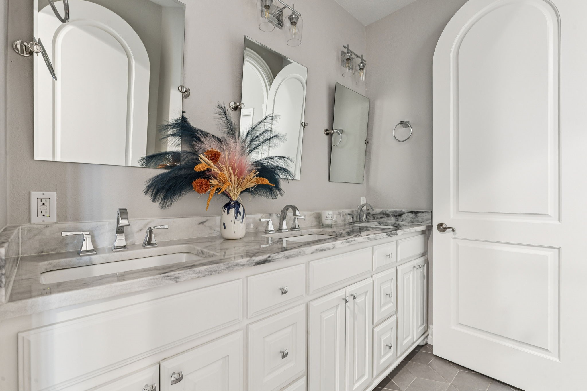 351 S White Chapel Boulevard