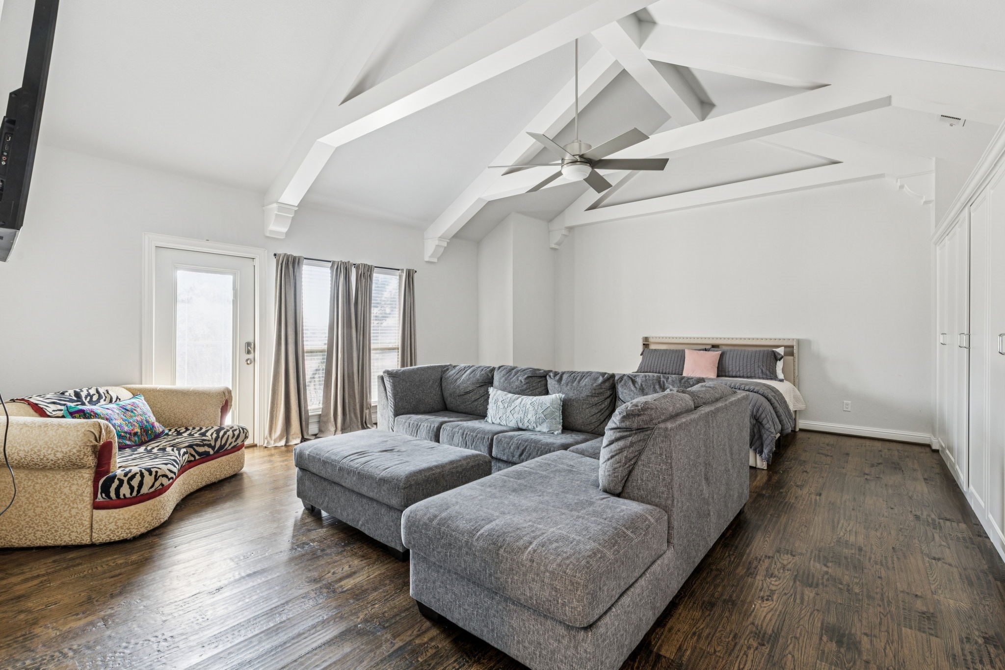 351 S White Chapel Boulevard