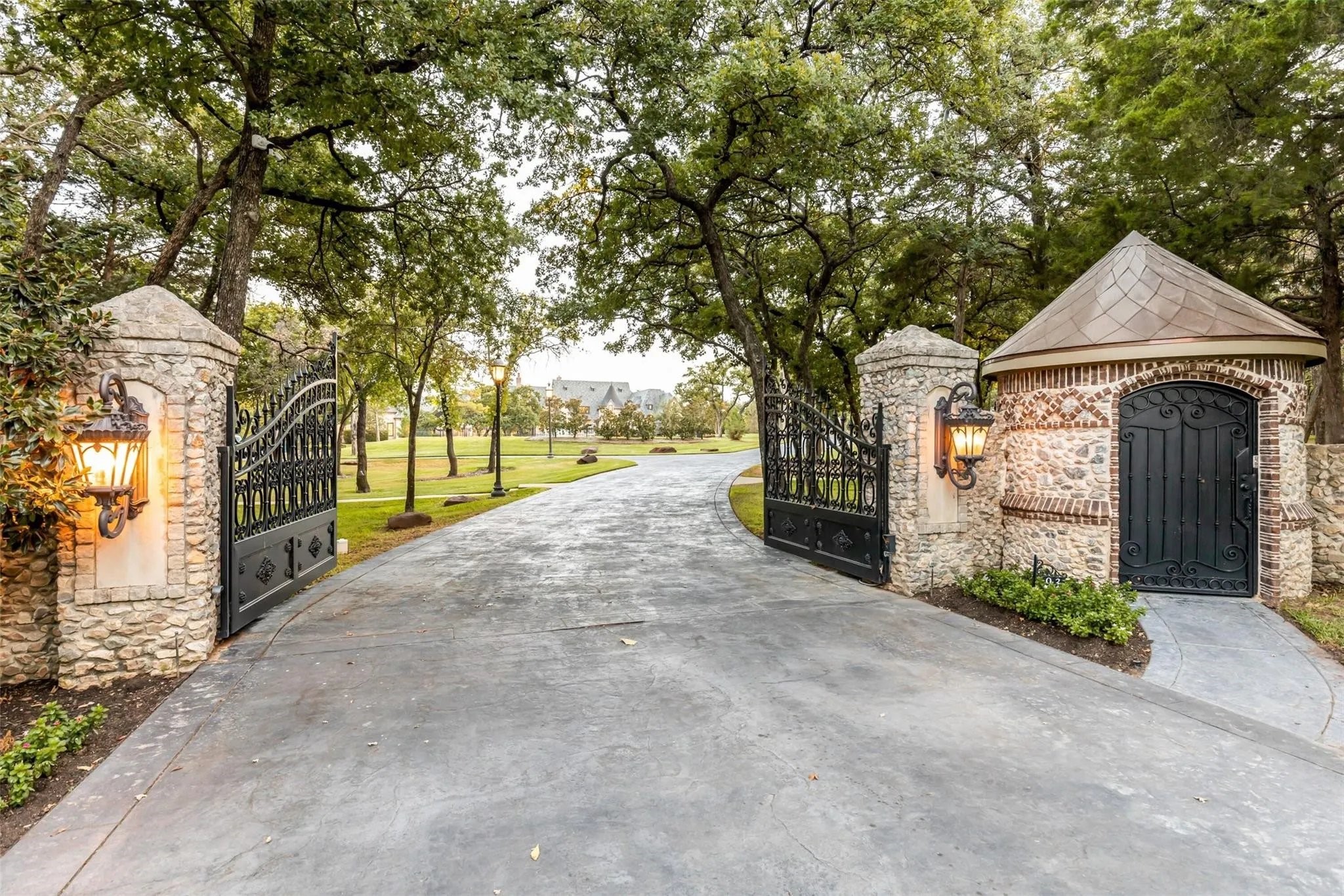 935 W Dove Road