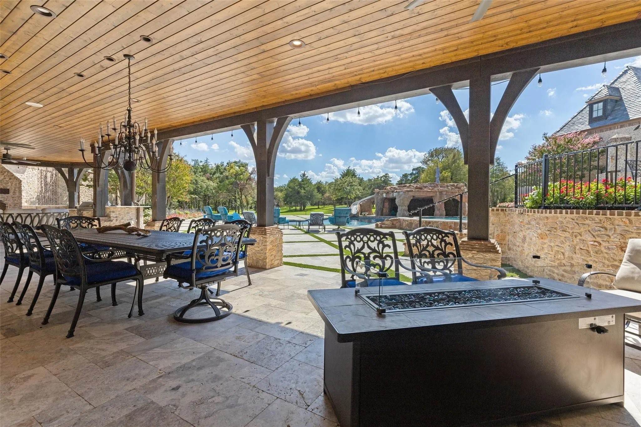 935 W Dove Road