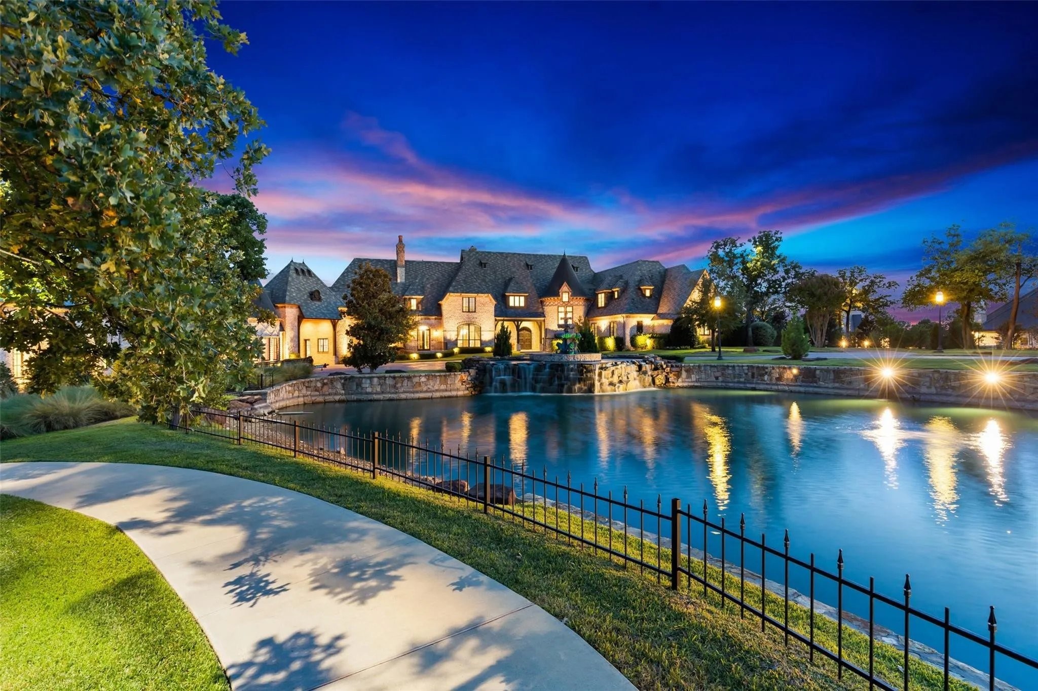 935 W Dove Road