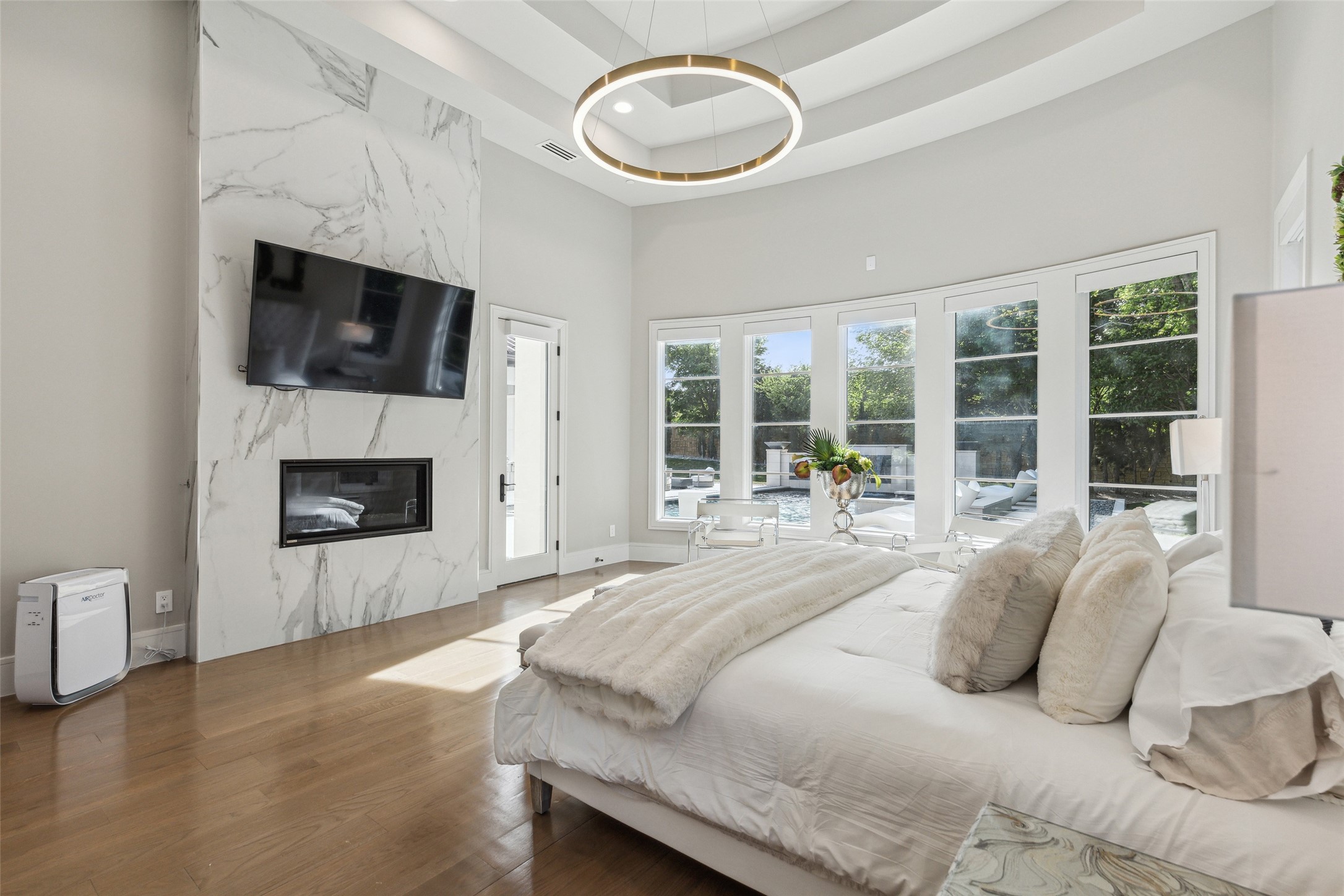 1521 Meandering Way Drive