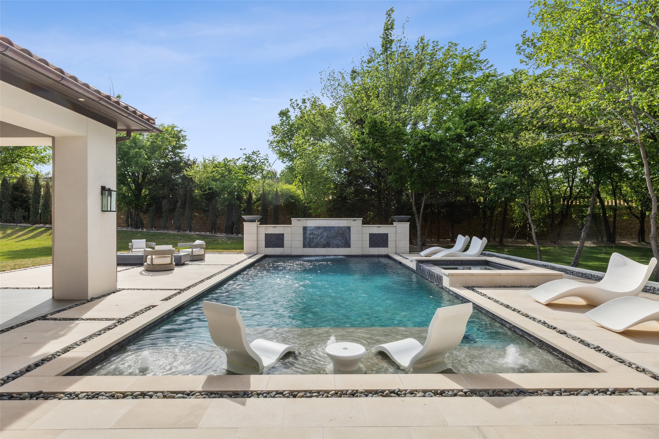 1521 Meandering Way Drive