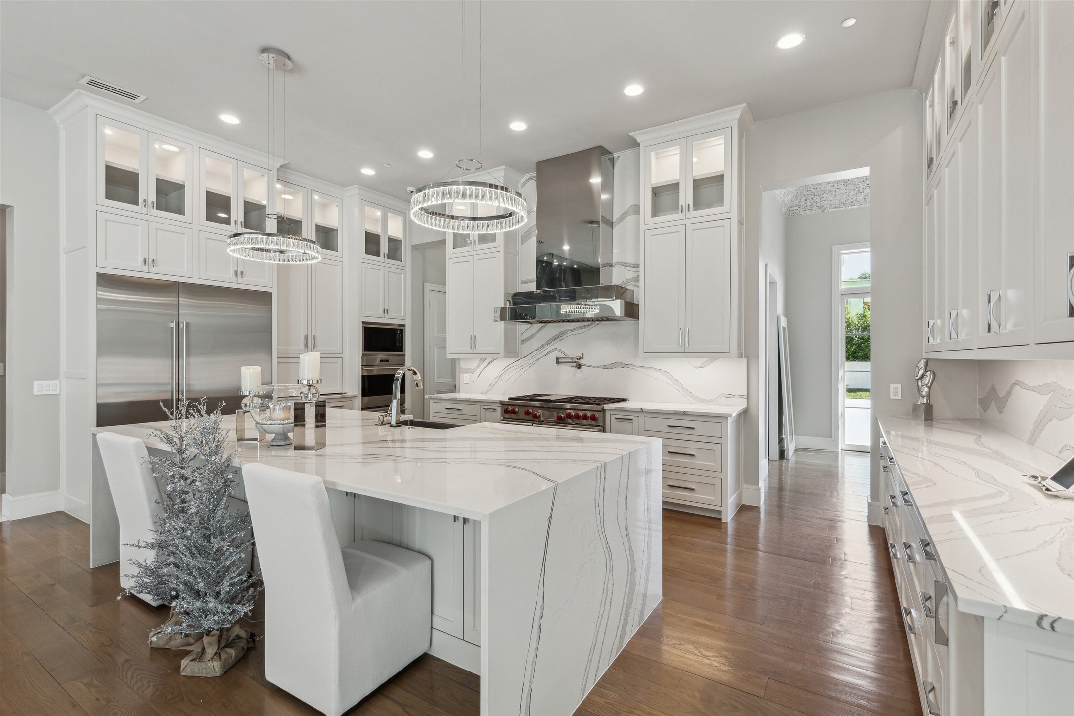 1521 Meandering Way Drive