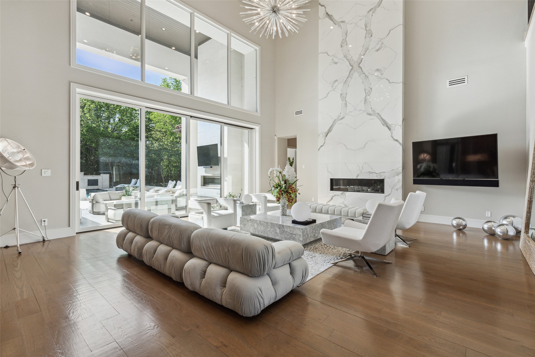 1521 Meandering Way Drive