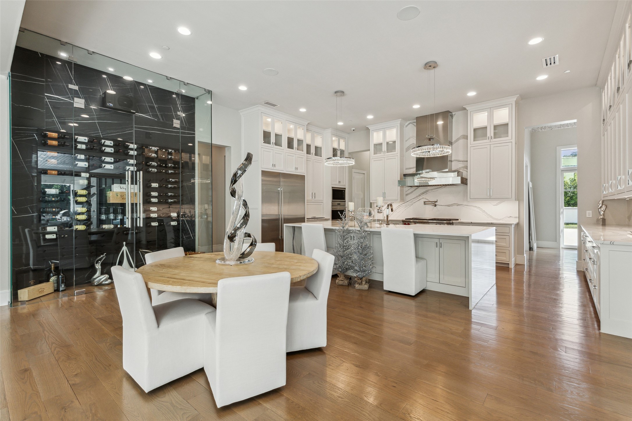 1521 Meandering Way Drive