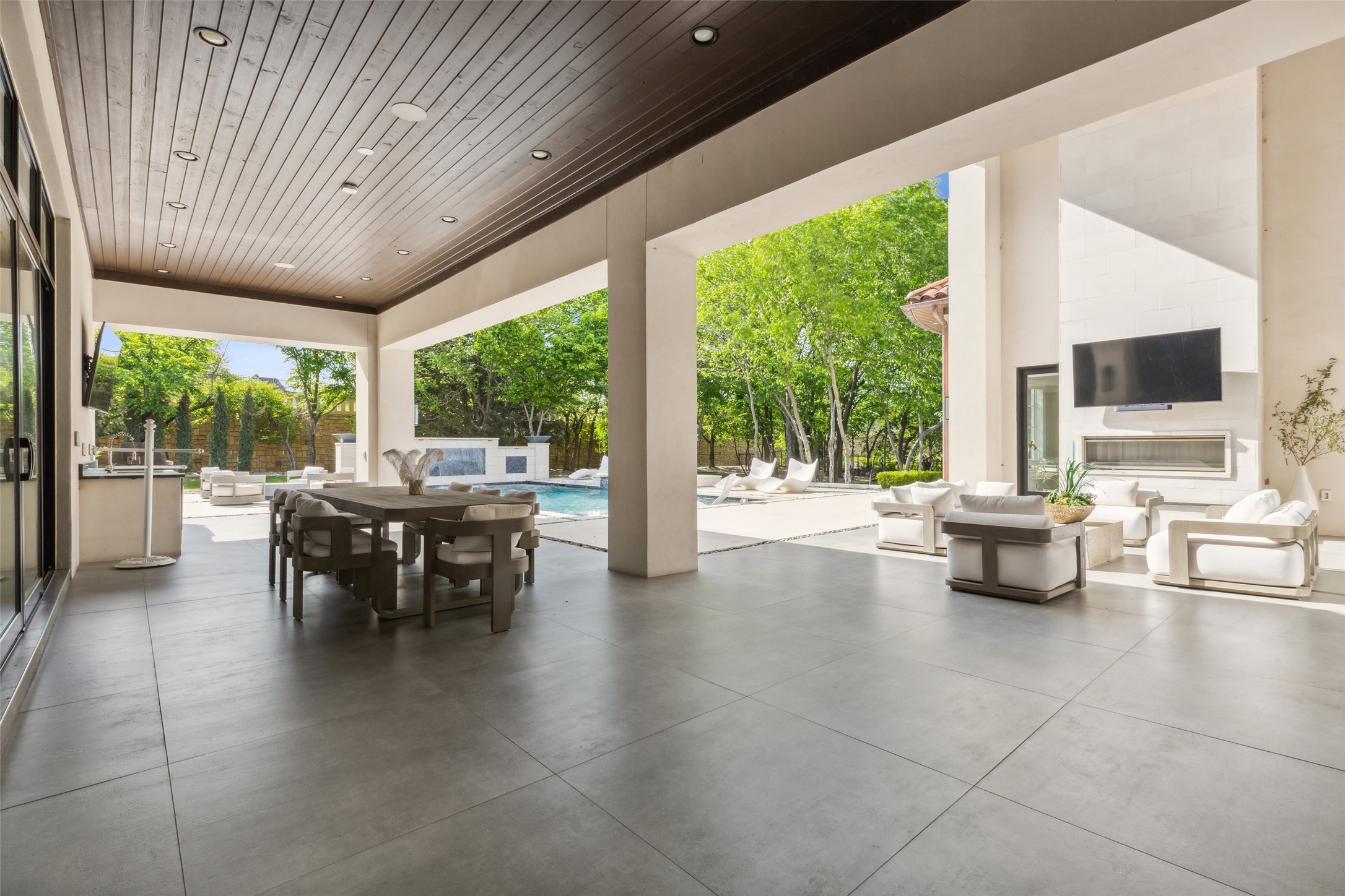 1521 Meandering Way Drive