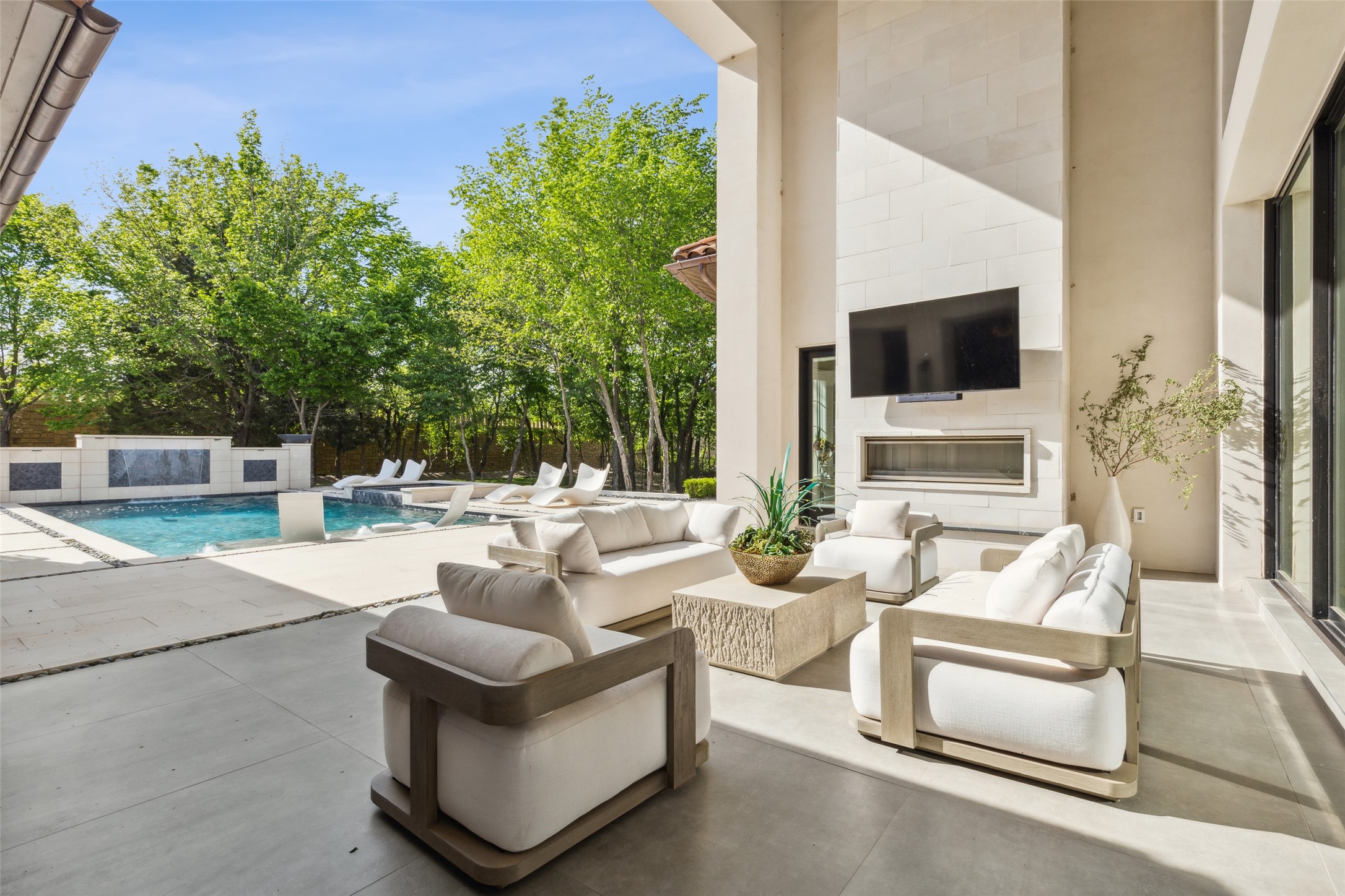 1521 Meandering Way Drive