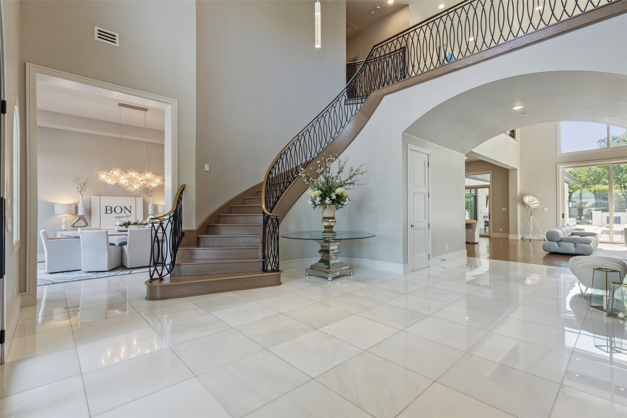 1521 Meandering Way Drive