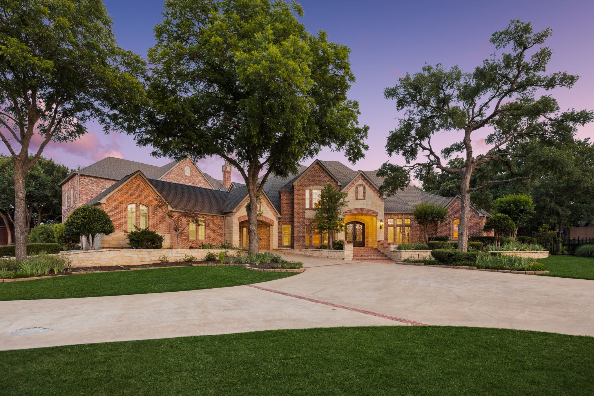 585 N Peytonville Avenue