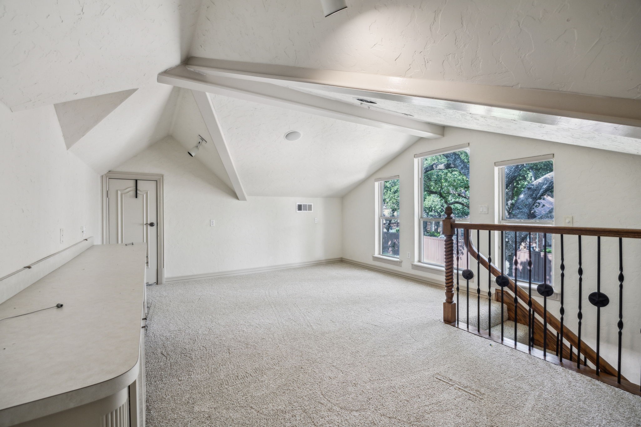 585 N Peytonville Avenue