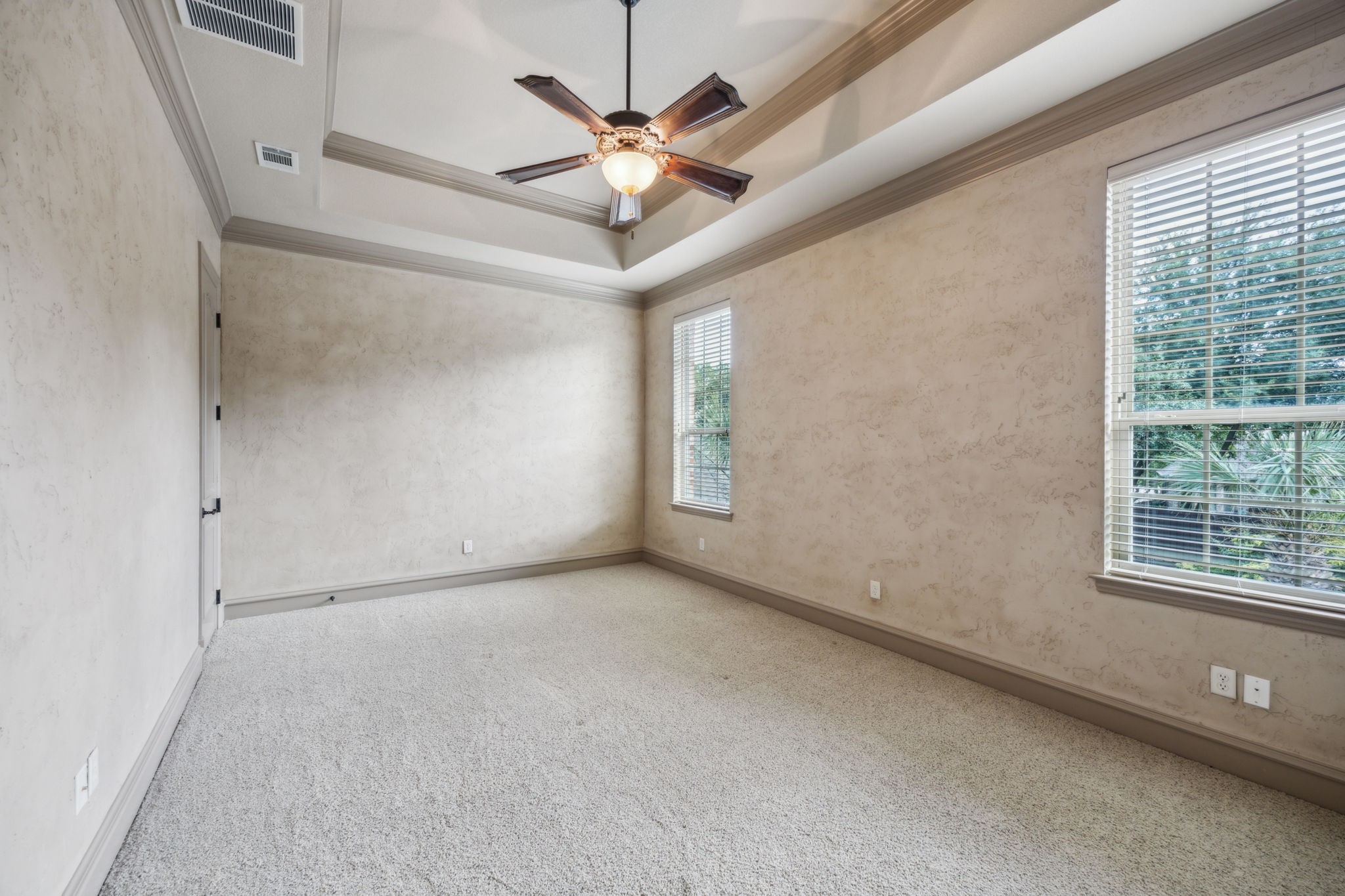 585 N Peytonville Avenue