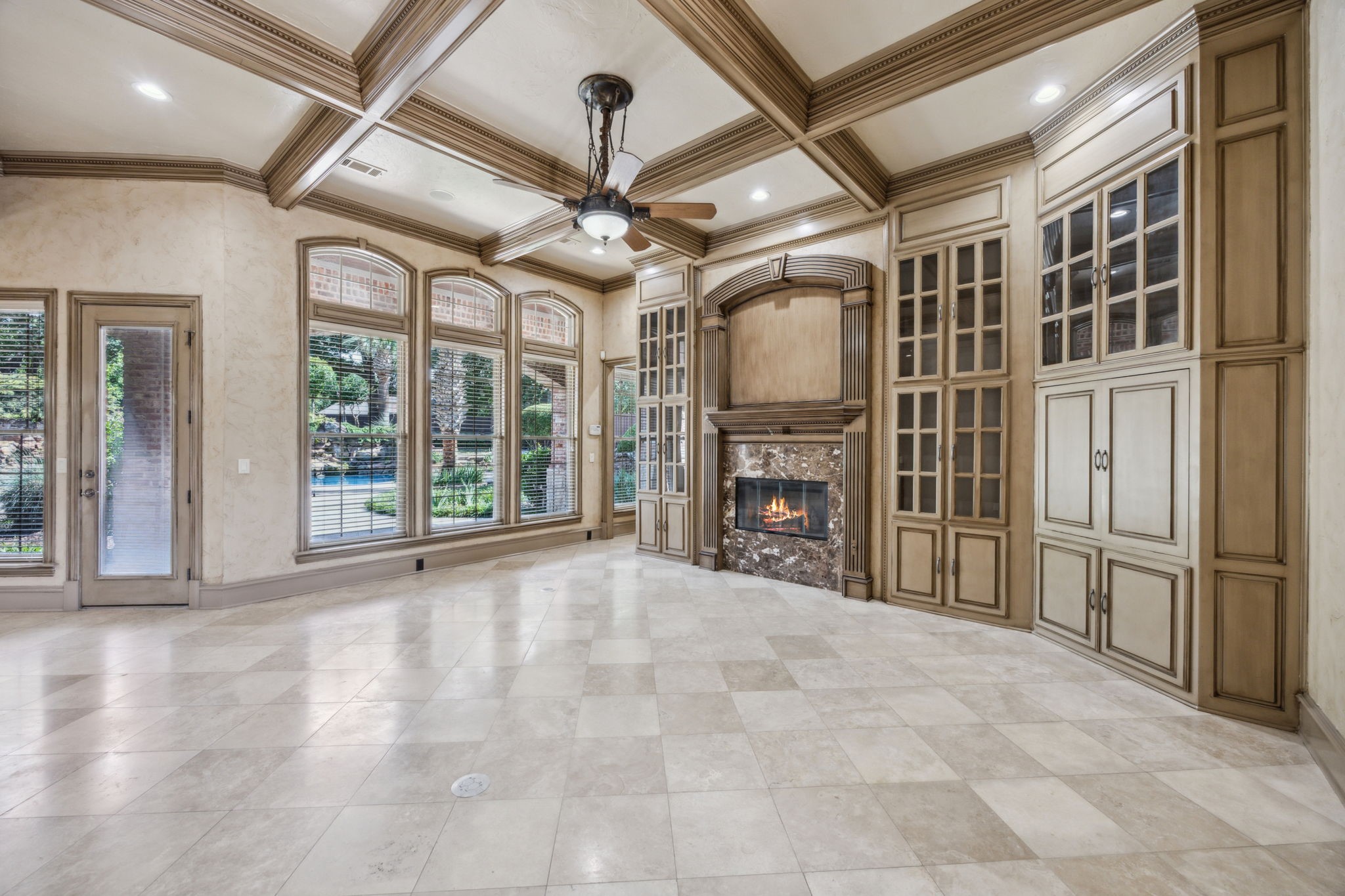 585 N Peytonville Avenue