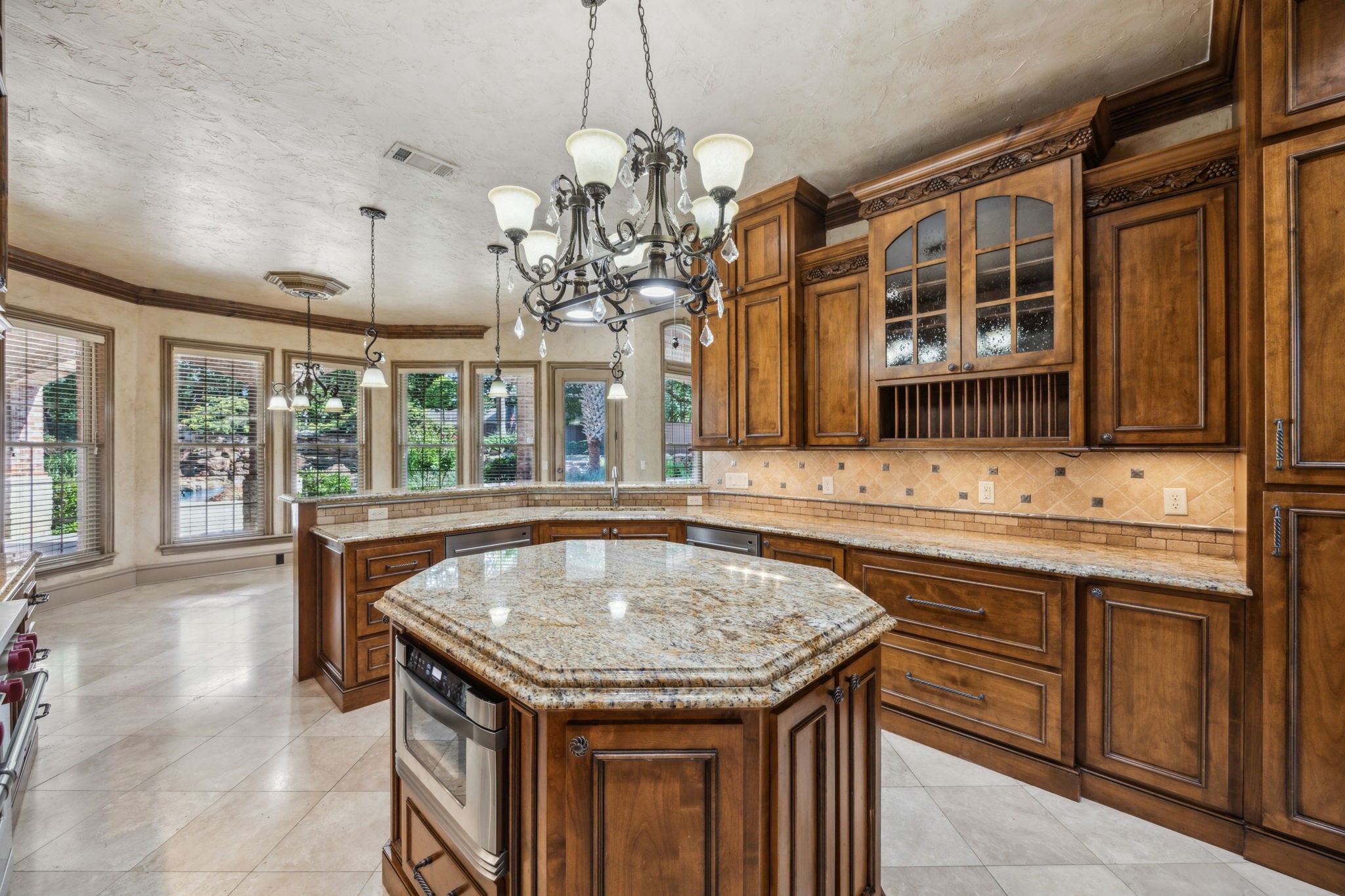 585 N Peytonville Avenue