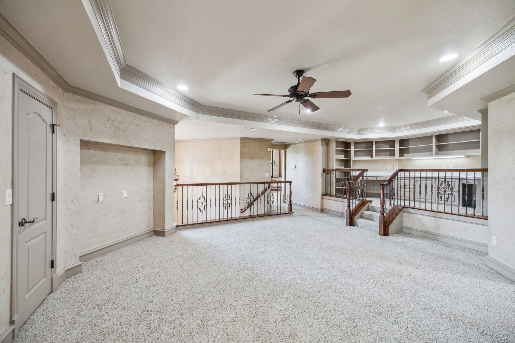 585 N Peytonville Avenue