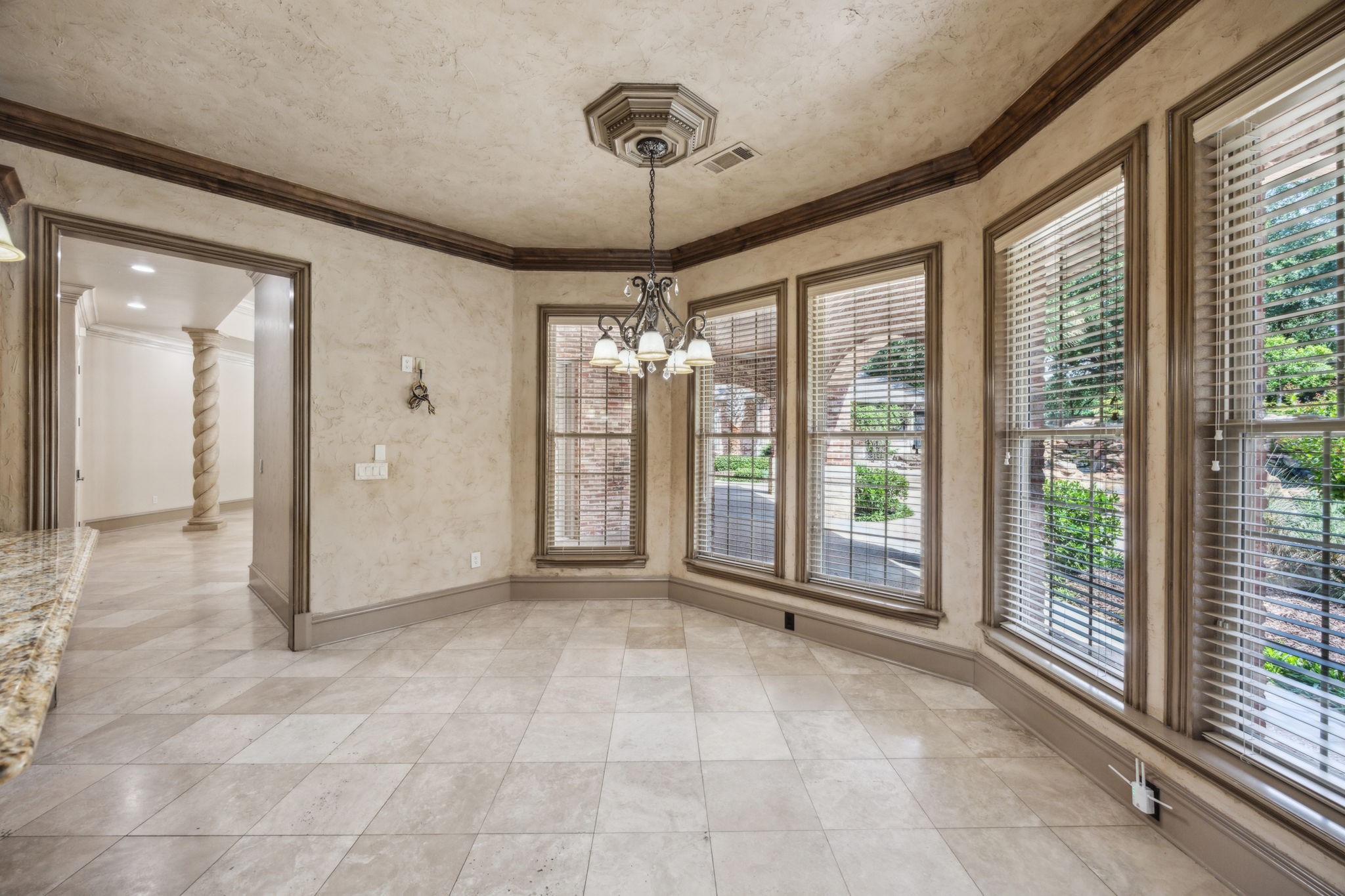 585 N Peytonville Avenue