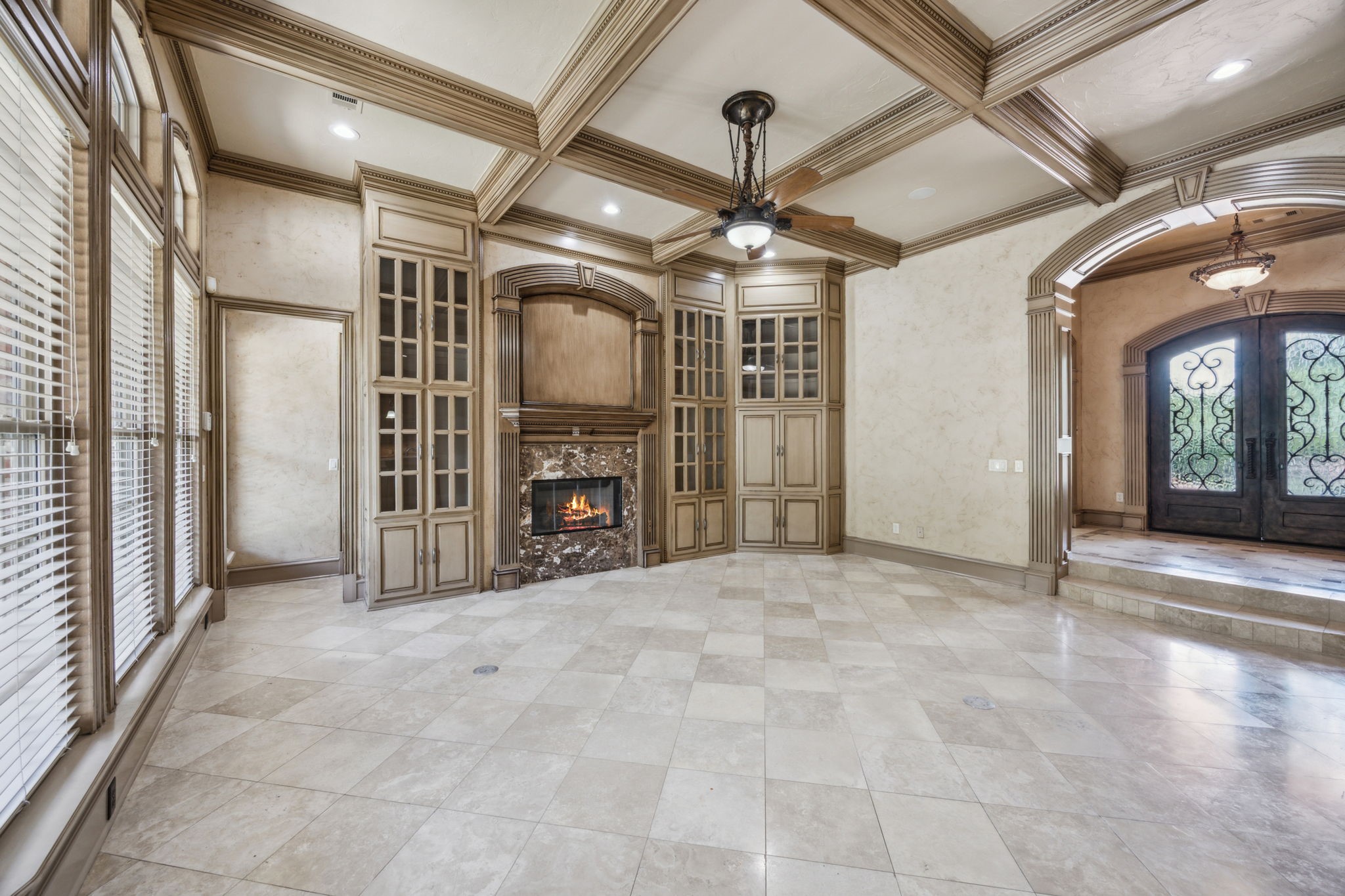 585 N Peytonville Avenue