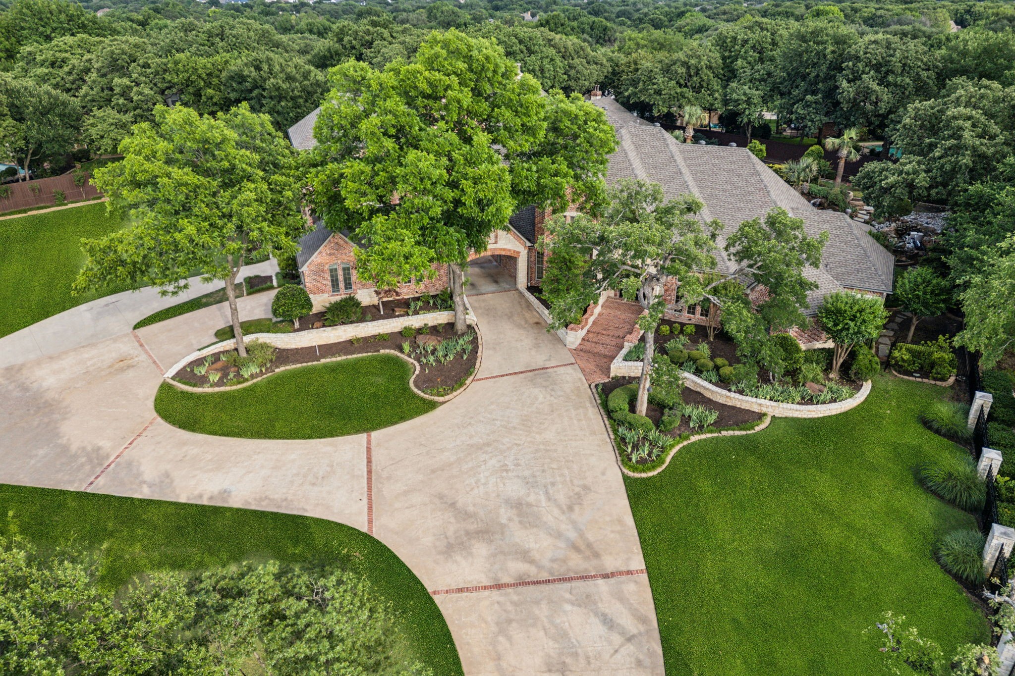 585 N Peytonville Avenue