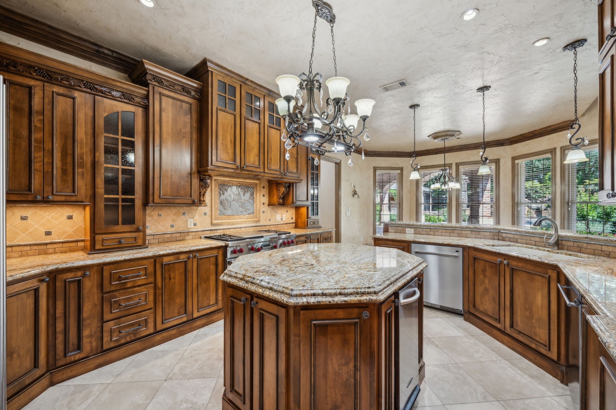 585 N Peytonville Avenue