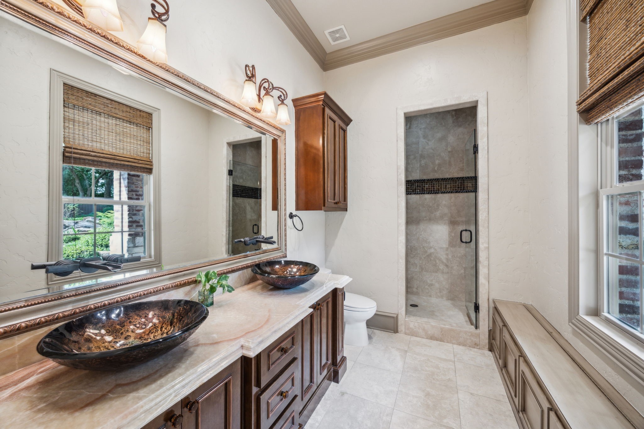 585 N Peytonville Avenue