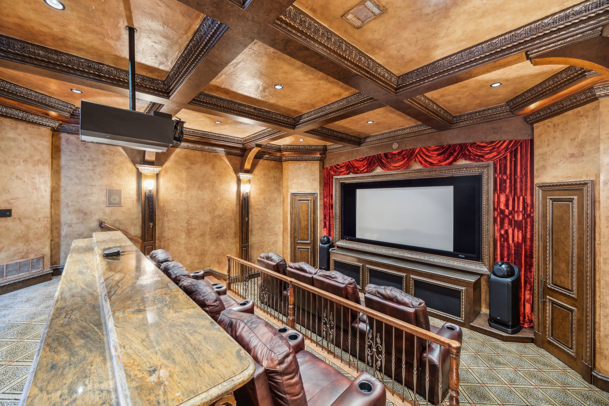 585 N Peytonville Avenue