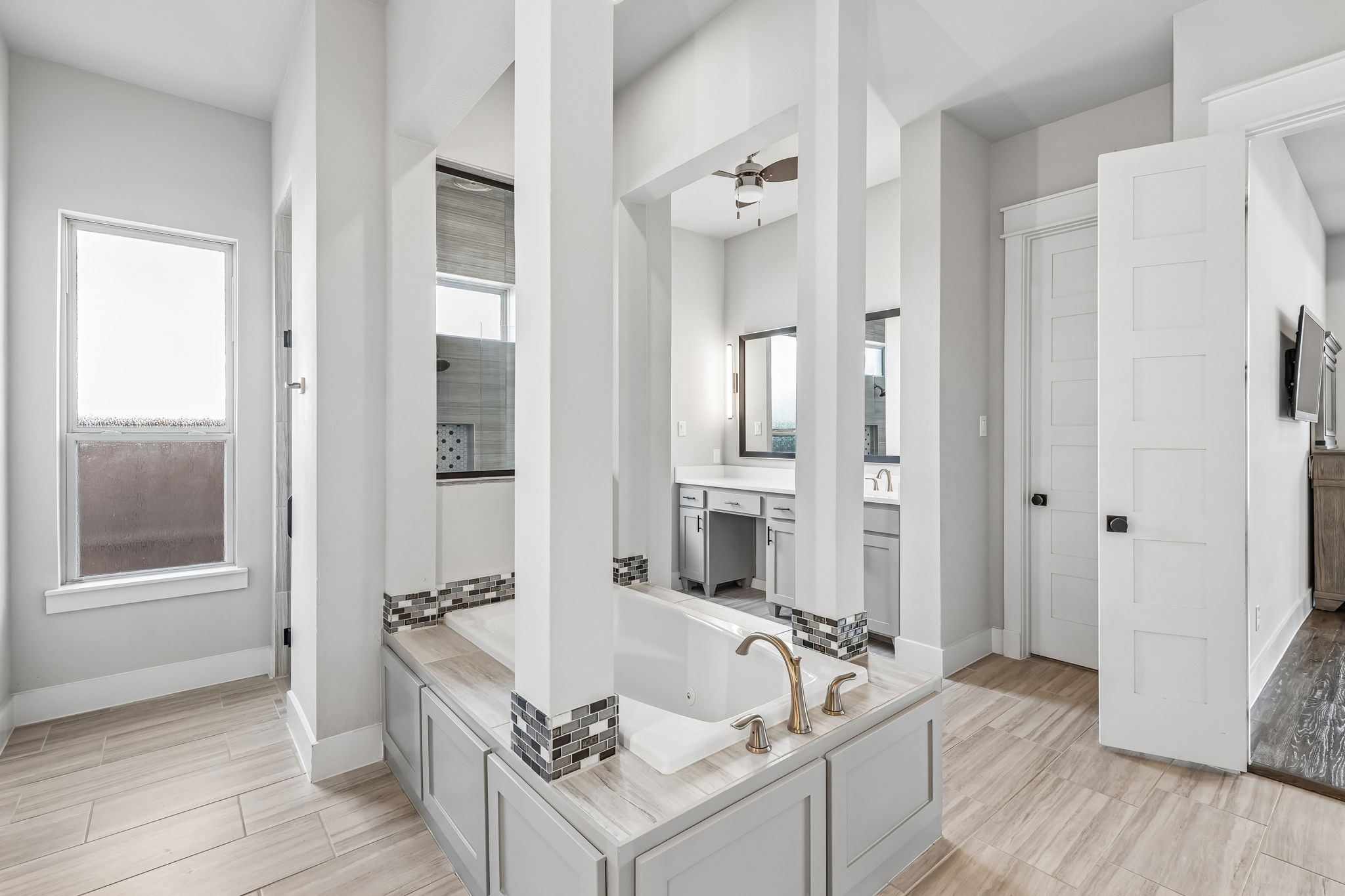 4102 Parkview Boulevard