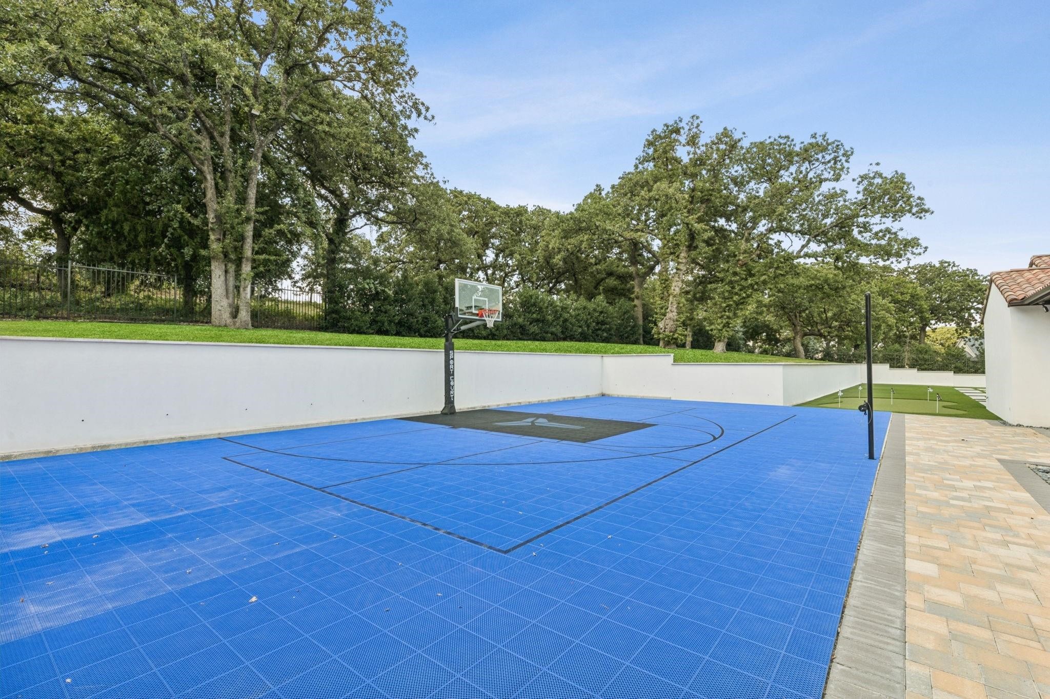 1609 Meandering Way Drive