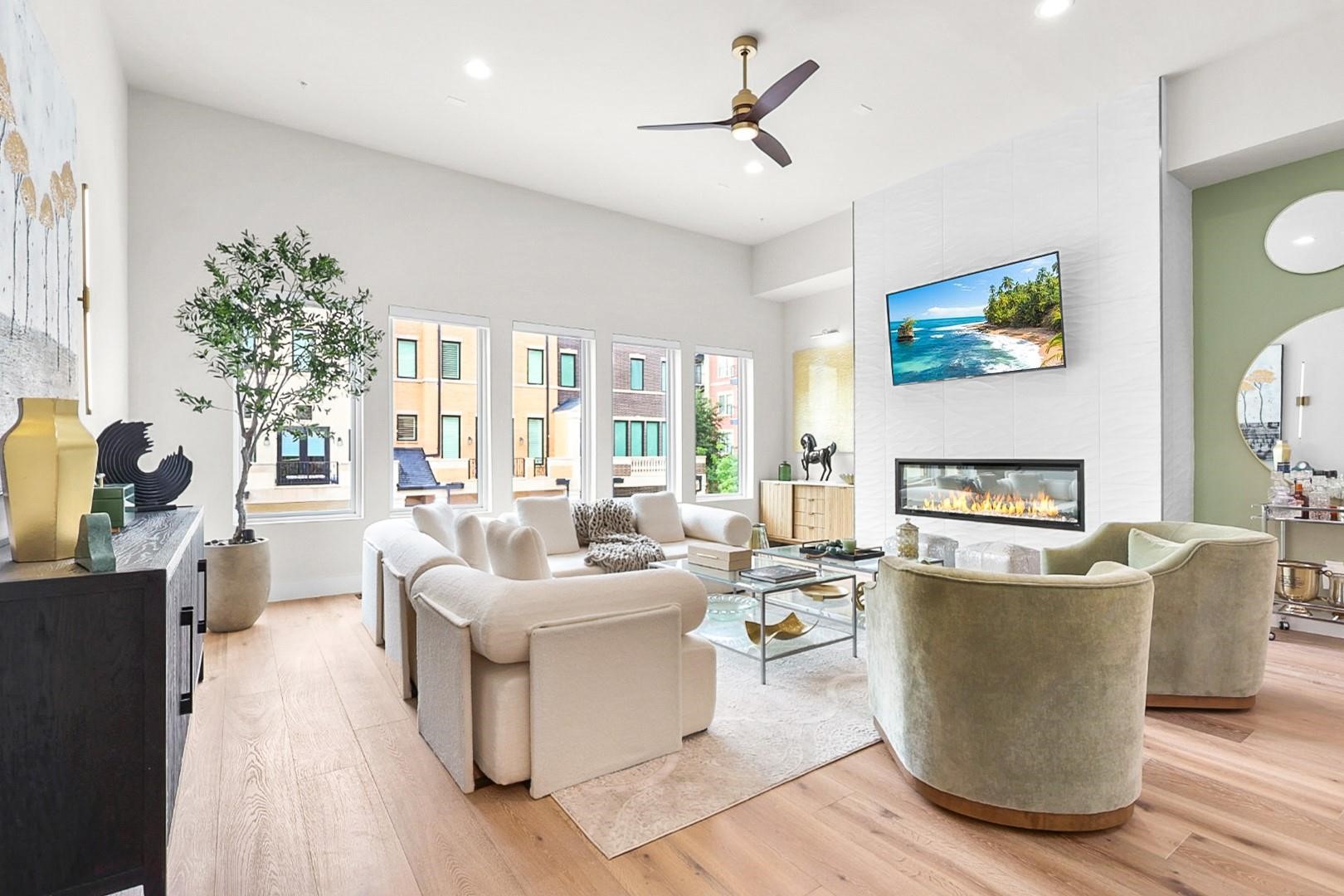 218 E Dallas Road 104