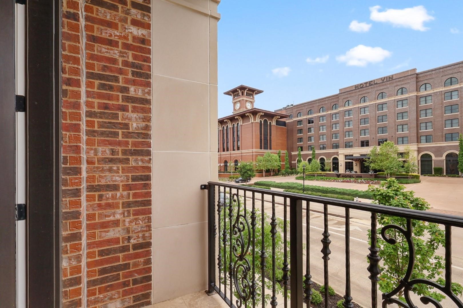 218 E Dallas Road 104